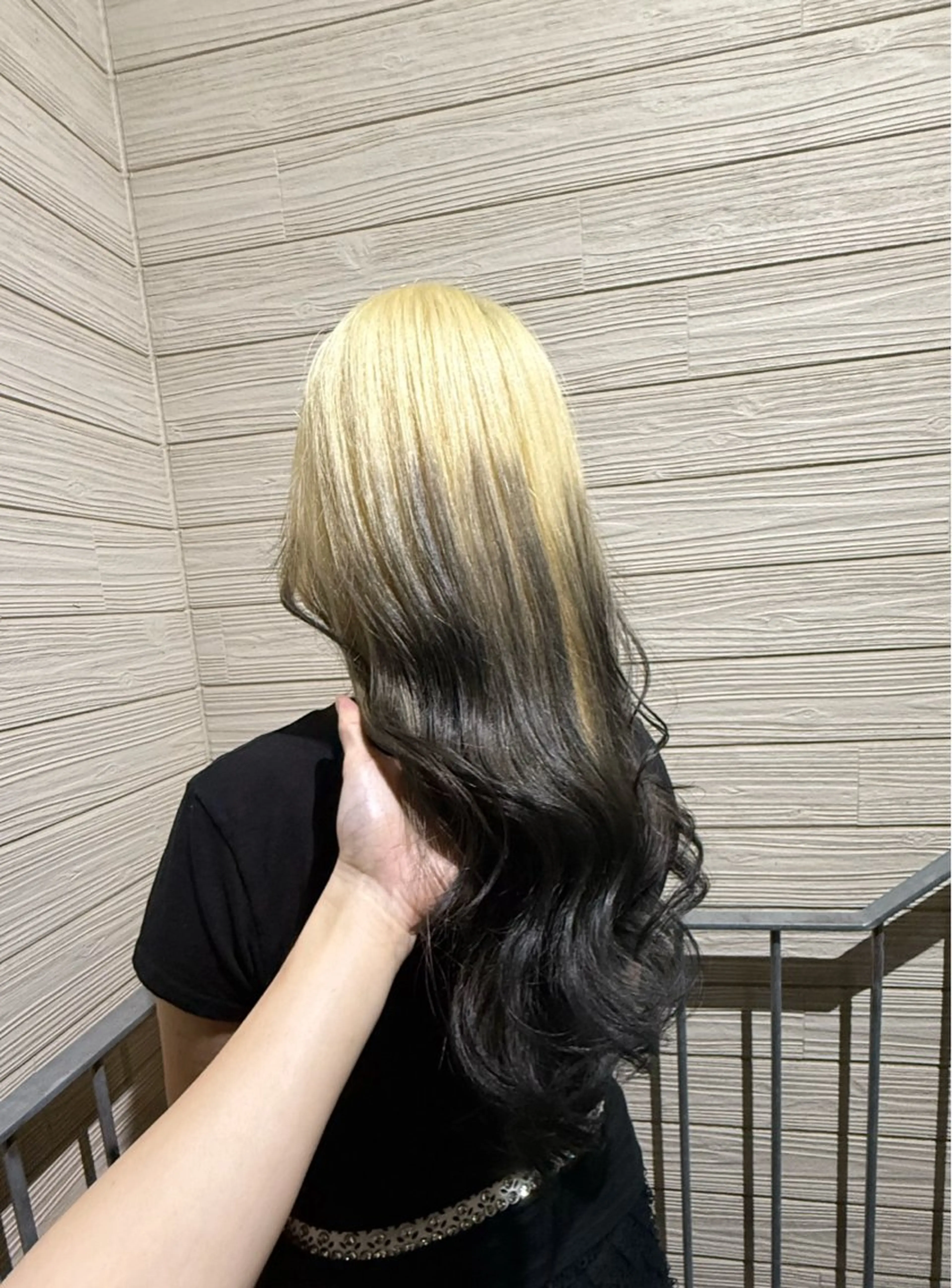 ロング カラー ハイトーン・ブリーチ ムラ修正 八須 錬のヘアスタイル