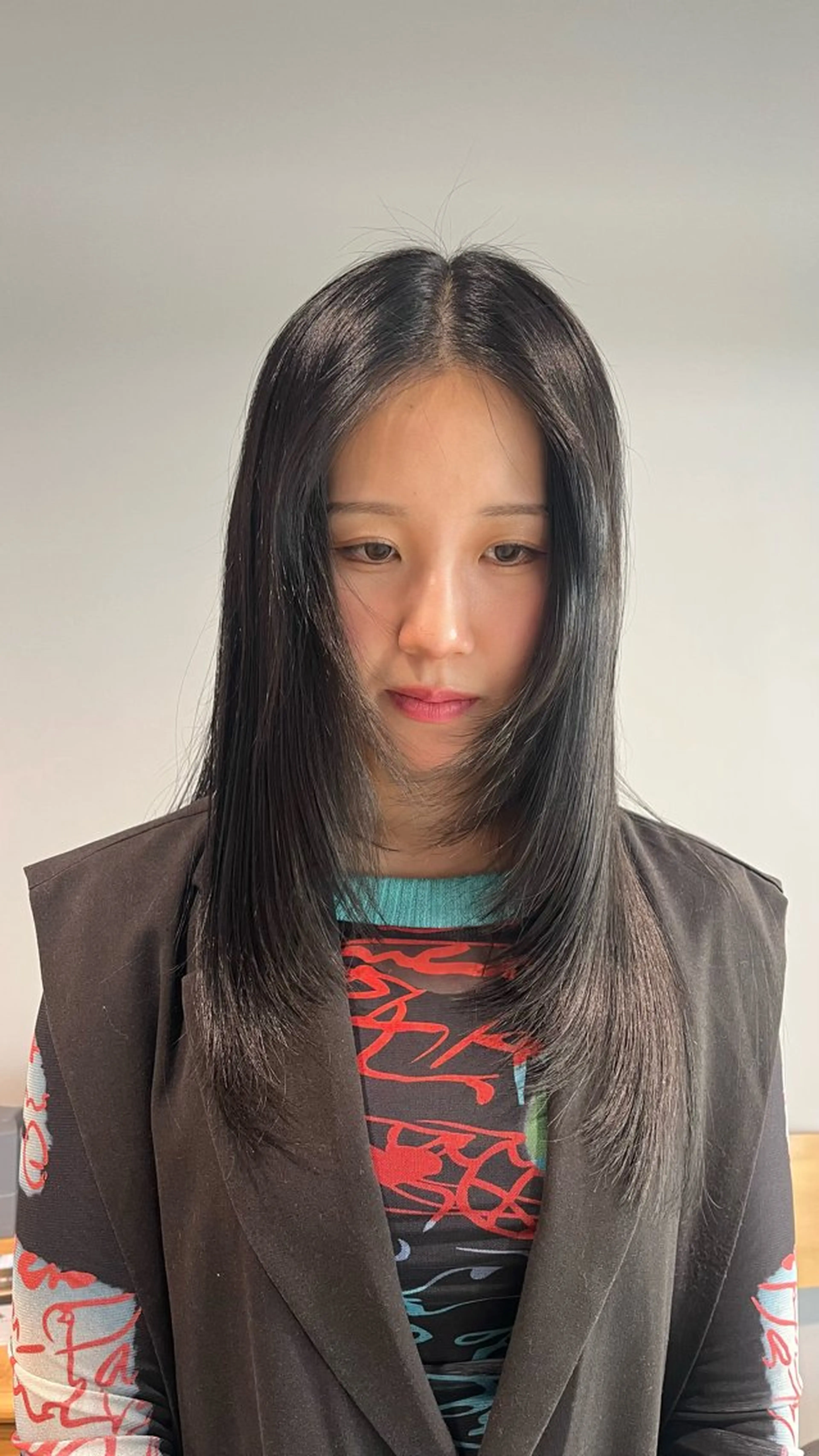 セミロング カラー ヘアカラー One momokaのヘアスタイル