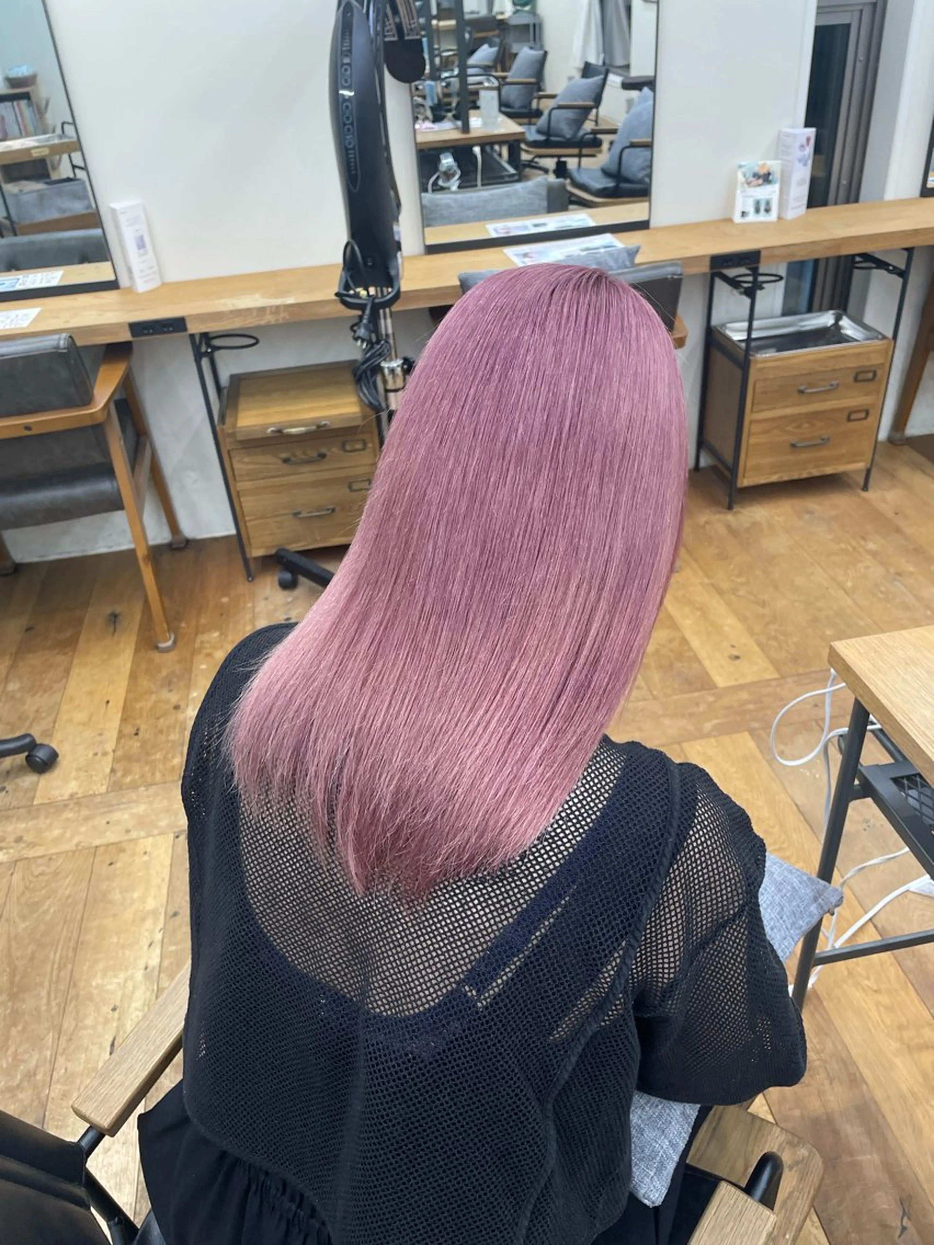 セミロング ブリーチカラー/ 細川はるかのヘアスタイル