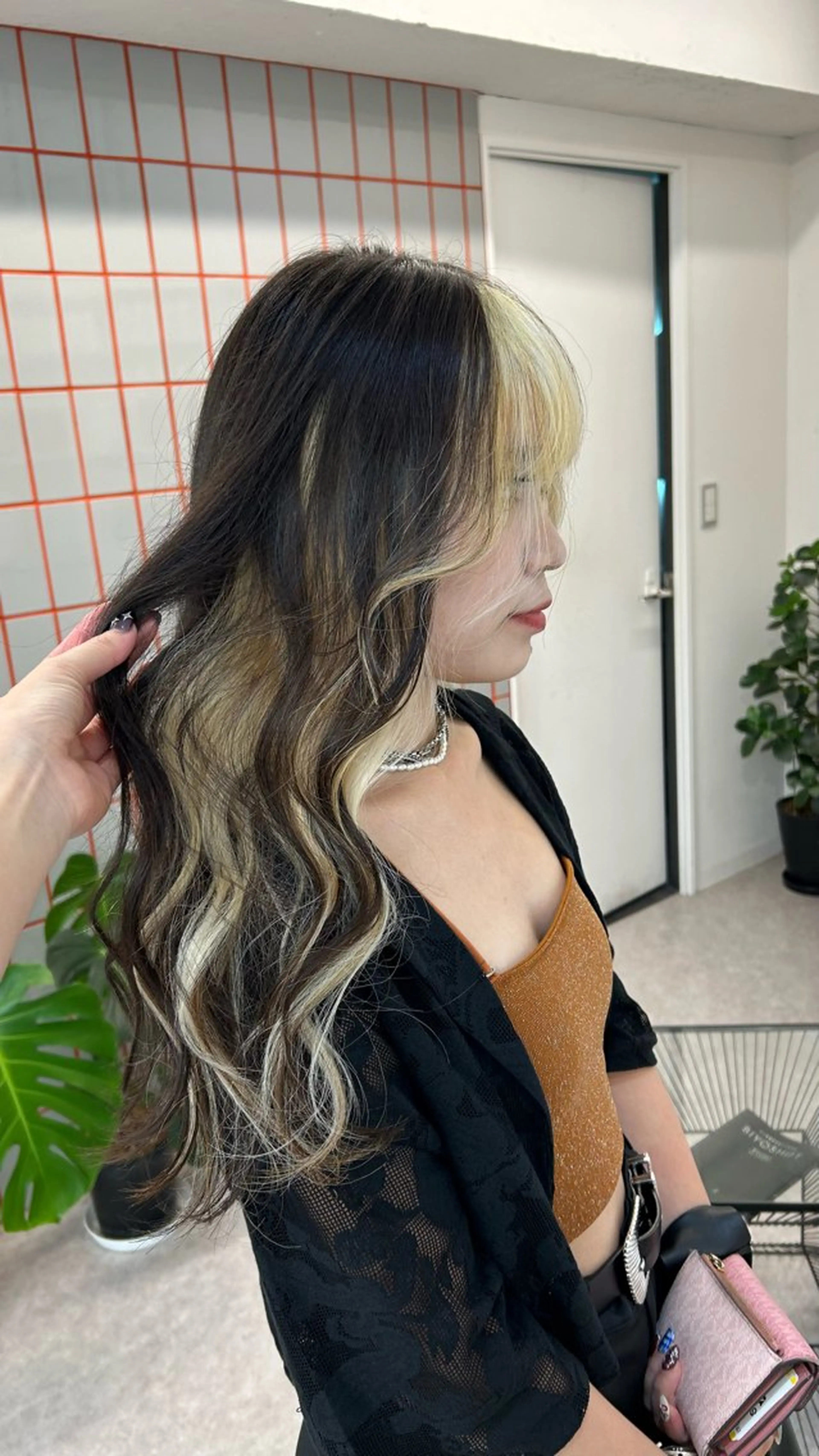 ロング カラー アッシュ ベージュカラー ブリーチ ブロンド ブロンドベージュ PELE所属・🐹メンズカット ‼️✊🏻yuiのヘアスタイル