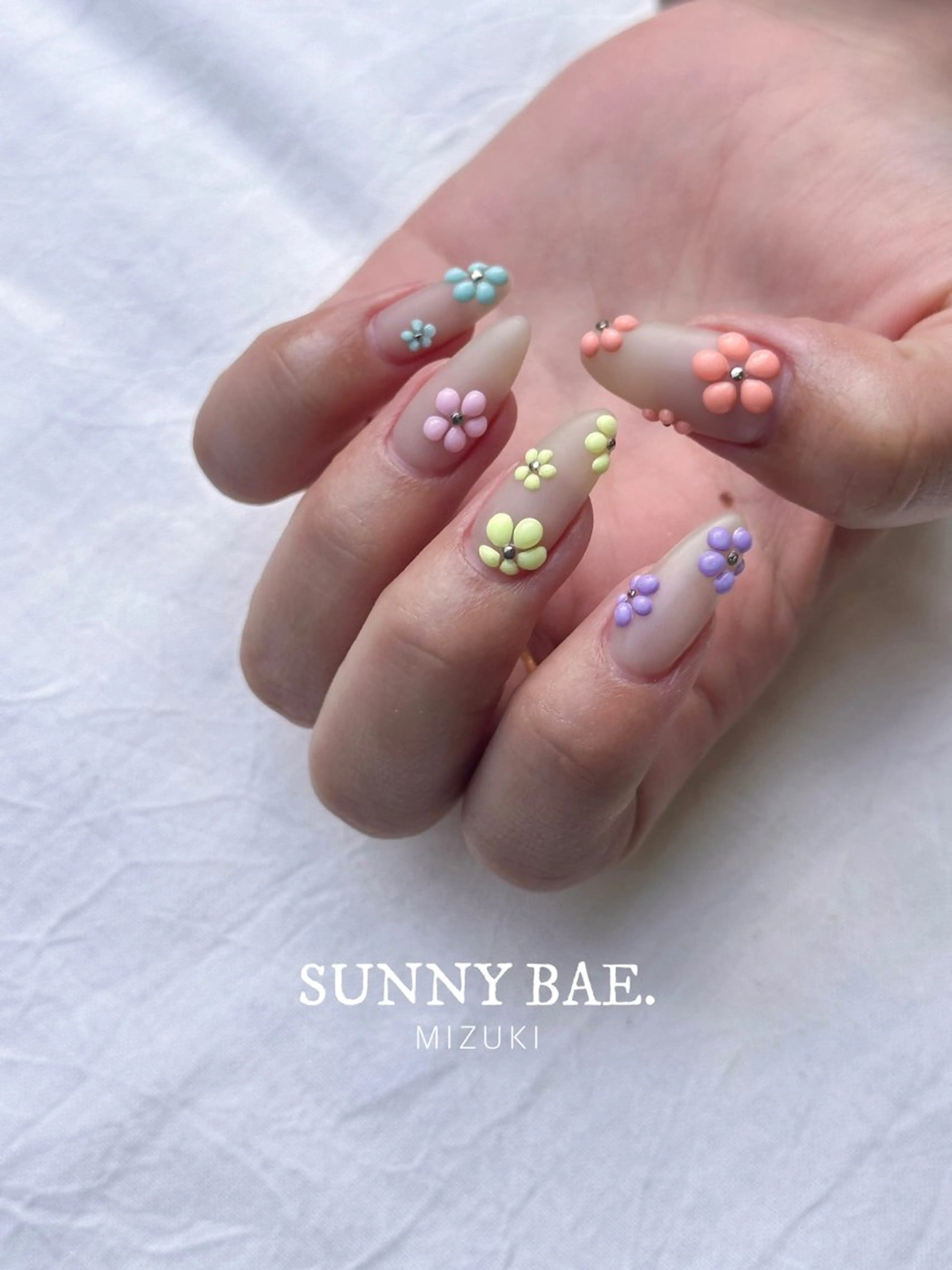 ネイル フラワーネイル パステルネイル ぷっくりネイル 春ネイル ハンドネイル SUNNY BAE. 🌼MIZUKIのネイルデザイン