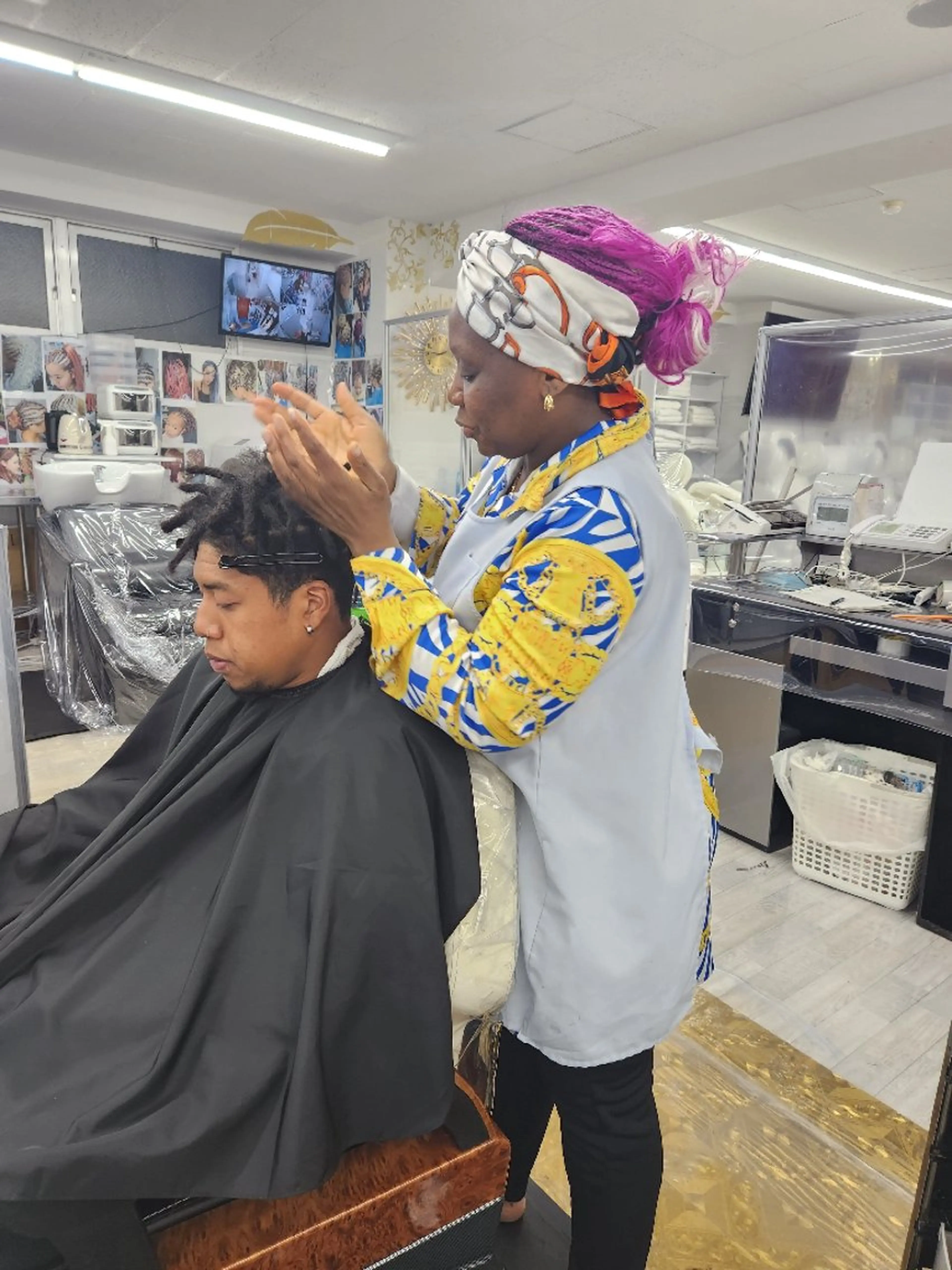  渡辺 マリのヘアスタイル