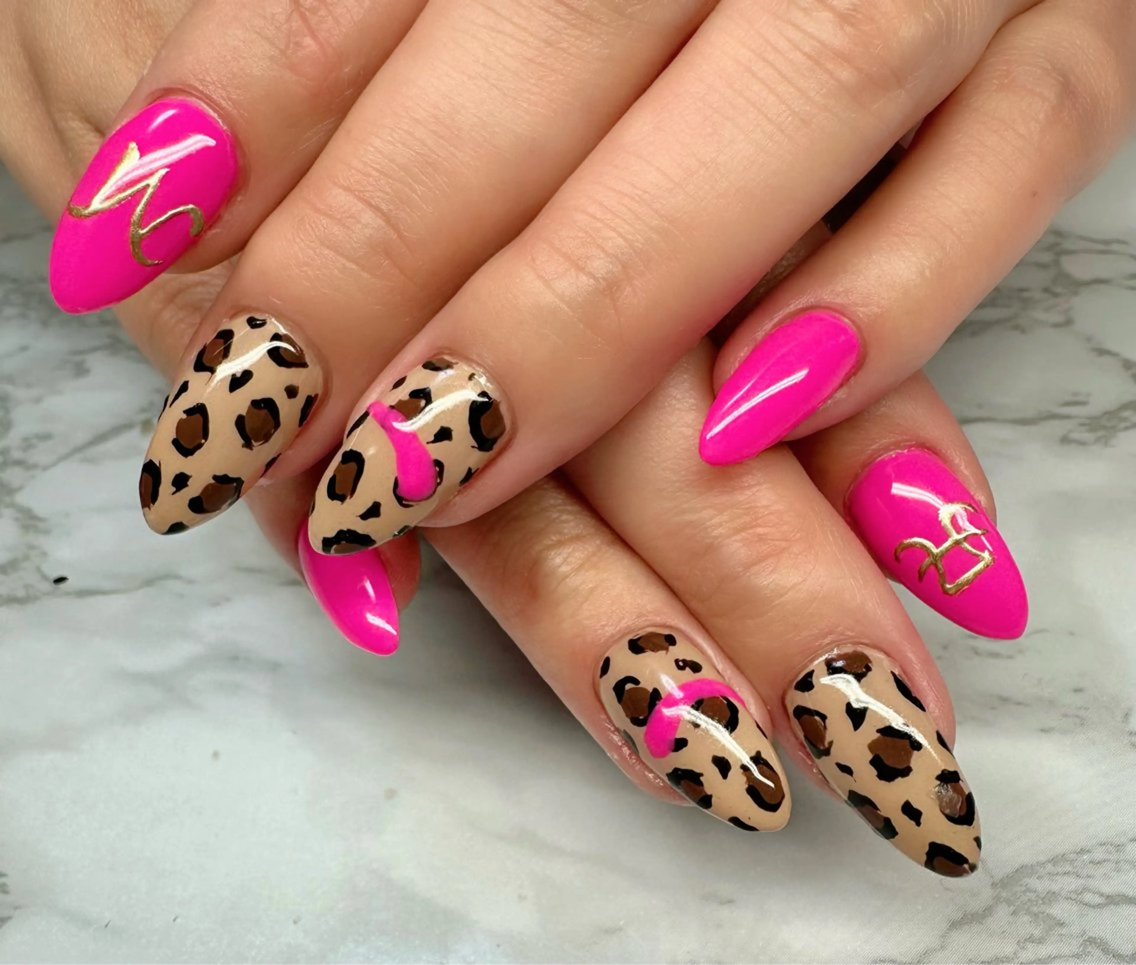 ネイル アニマル柄 アートネイル オーロラネイル ニュアンスネイル 冬ネイル M.N_ nailのネイルデザイン