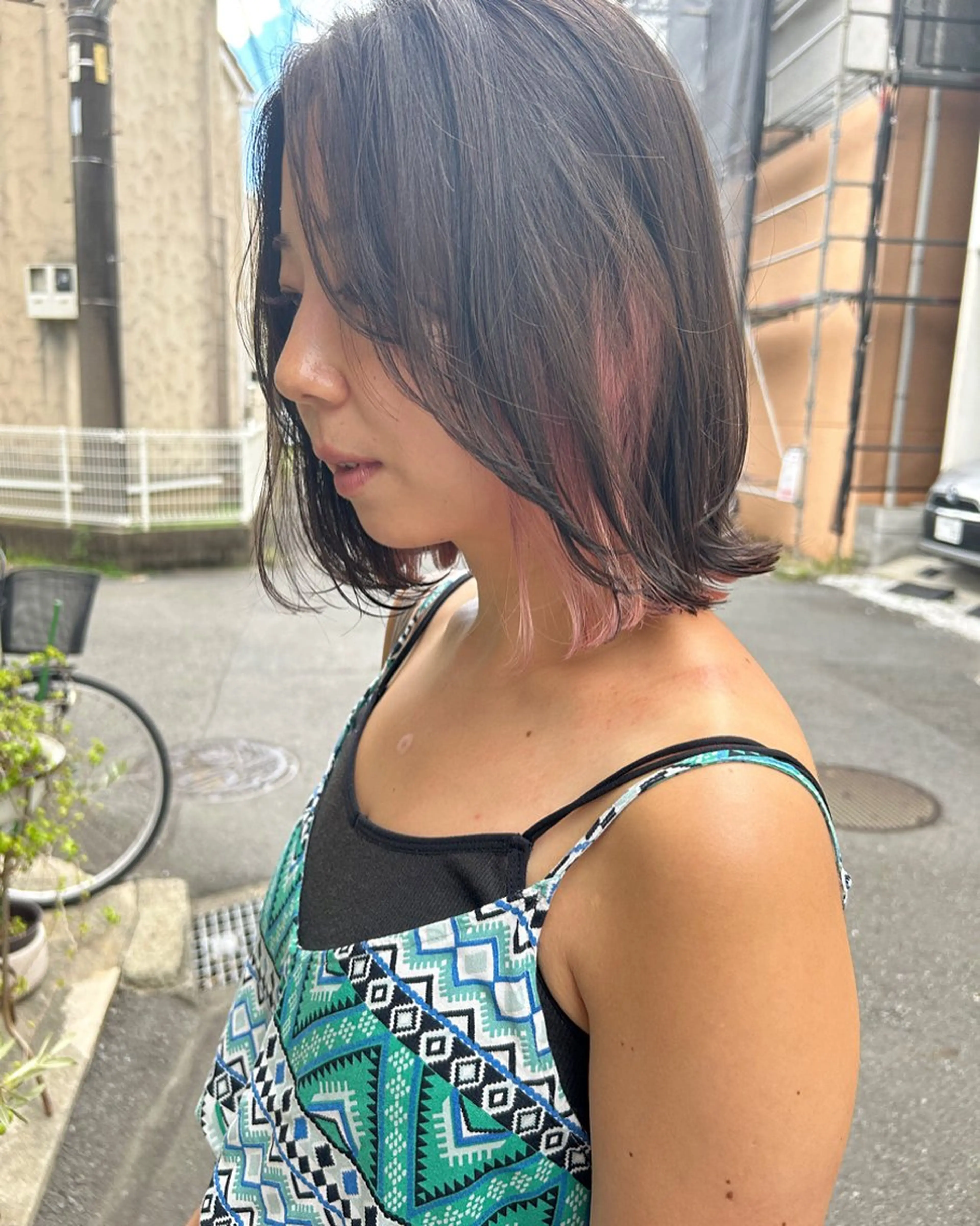 ミディアム カラー 切りっぱなしボブ インナーカラー ピンクカラー ボブ 髪の悩みを解決！ 那須達敦のヘアスタイル