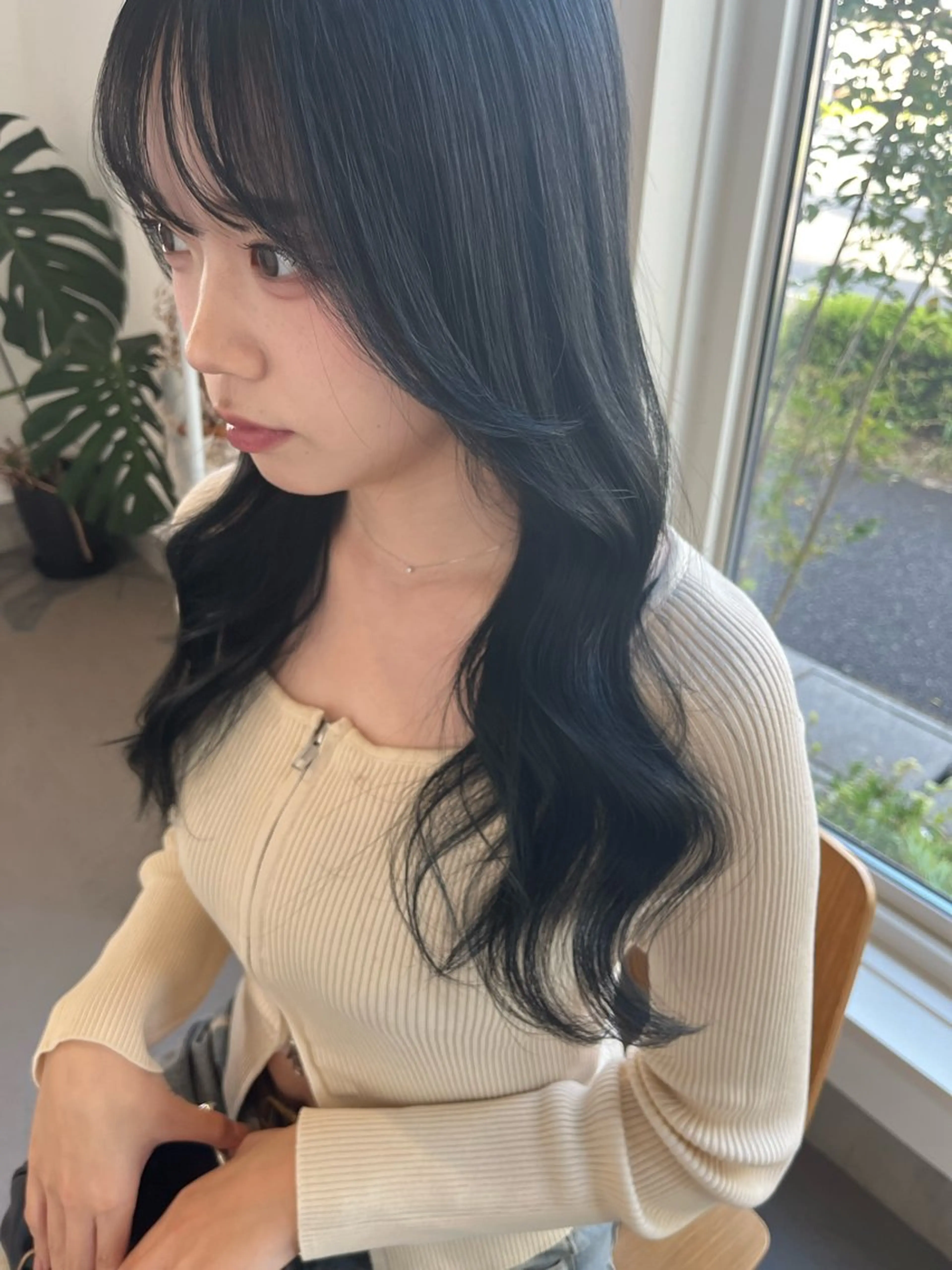 カラー 安江 結菜のヘアスタイル