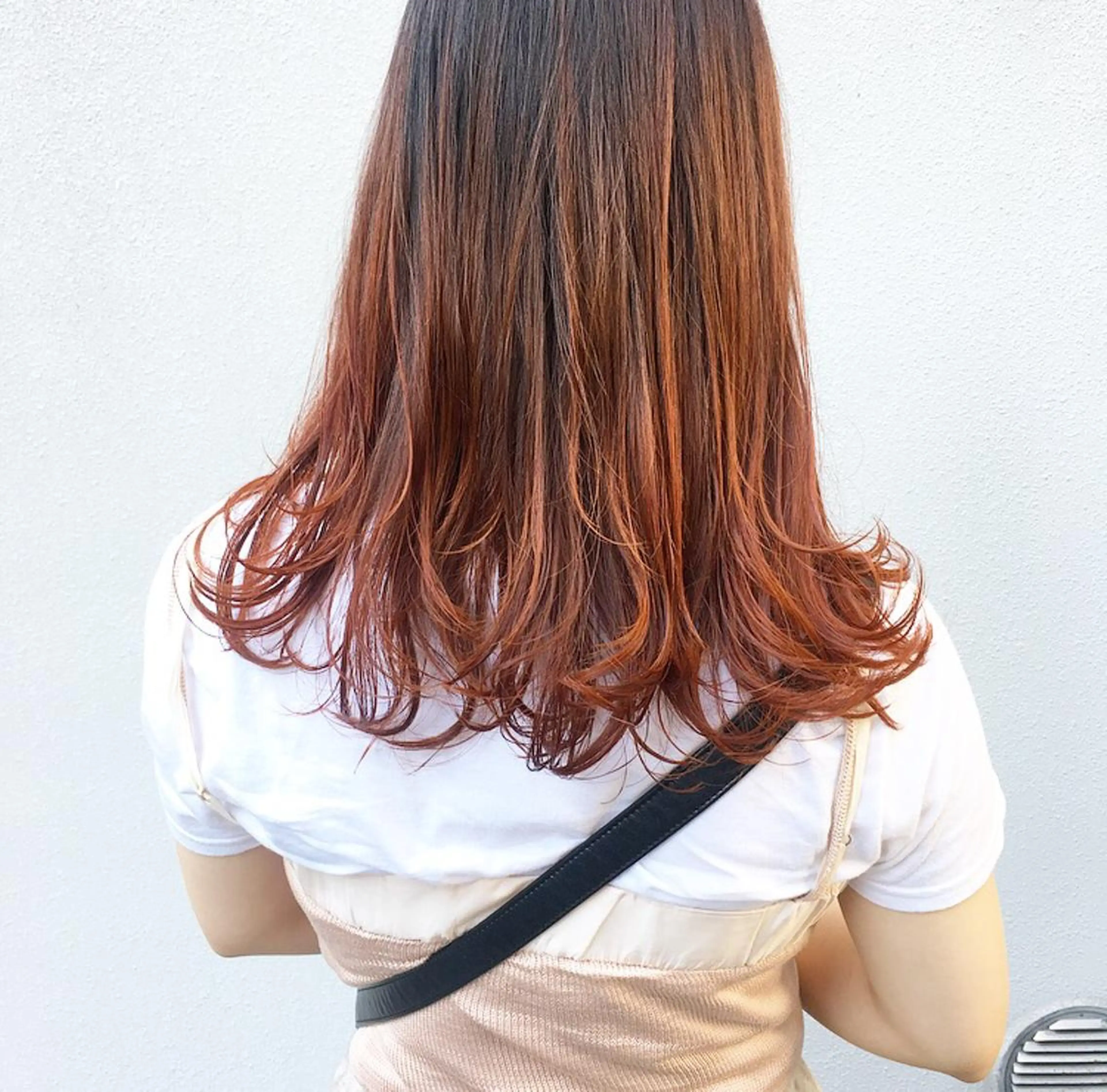 ロング カラー ブリーチ、パーマ 西部笑のヘアスタイル