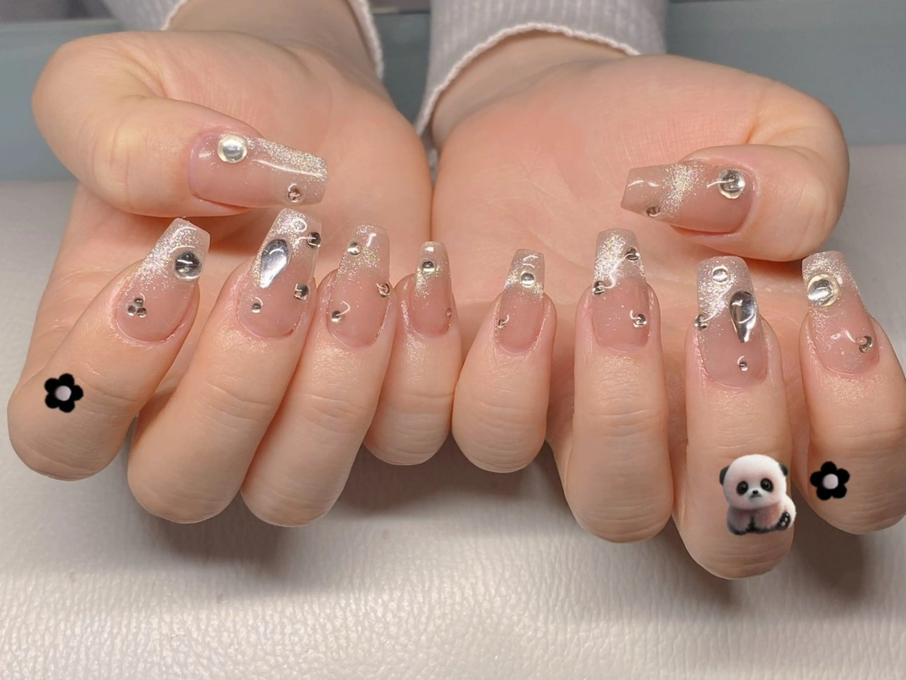 ネイル ストーンネイル ネイルチップ ハンドネイル ハンドケア Hi Beauty 渋谷(ネイル、ハイパーナイフ6、脂肪れいきゃく、マッサージ＆エステサロン)所属・Hi beauty 渋谷のネイルデザイン