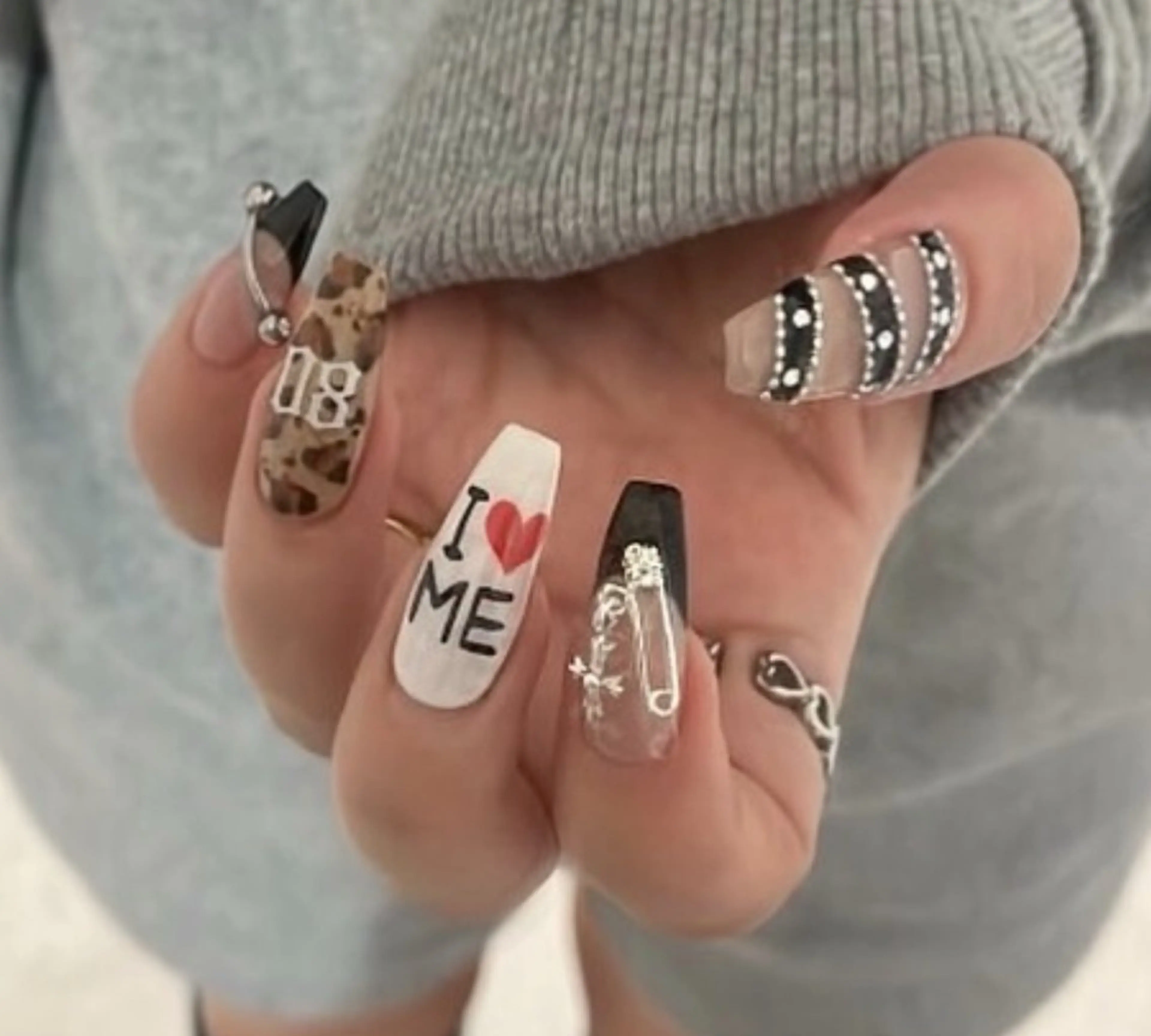 ネイル アートネイル ジェルネイル グラデーション マグネットネイル ニュアンスネイル ハンドネイル Ryu Nail Studio所属・Ryu Nail 新大久保のネイルデザイン