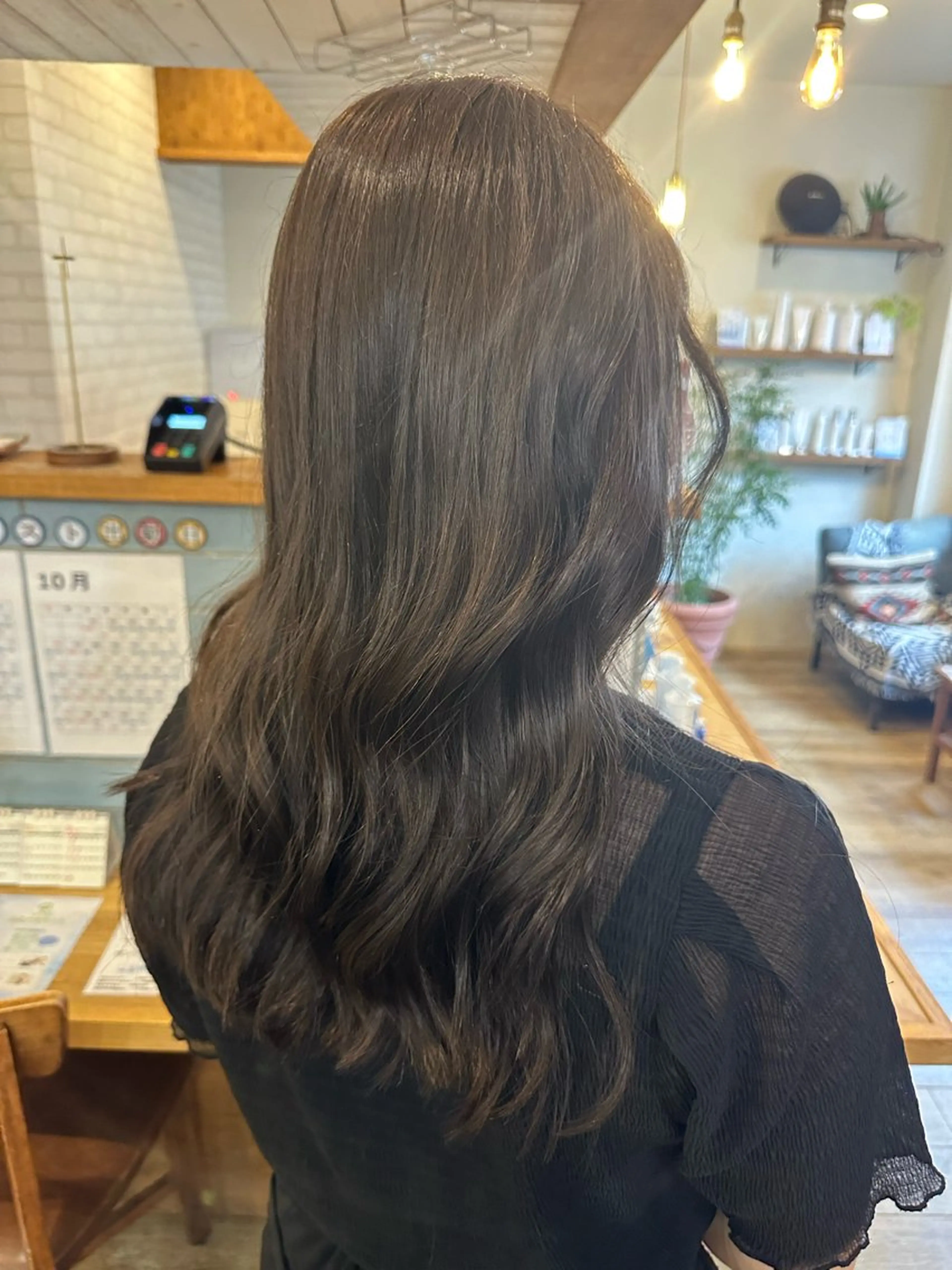 セミロング カット ヘアカラー トリートメント 髪質改善／艶髪/ 透明感カラー/サラのヘアスタイル