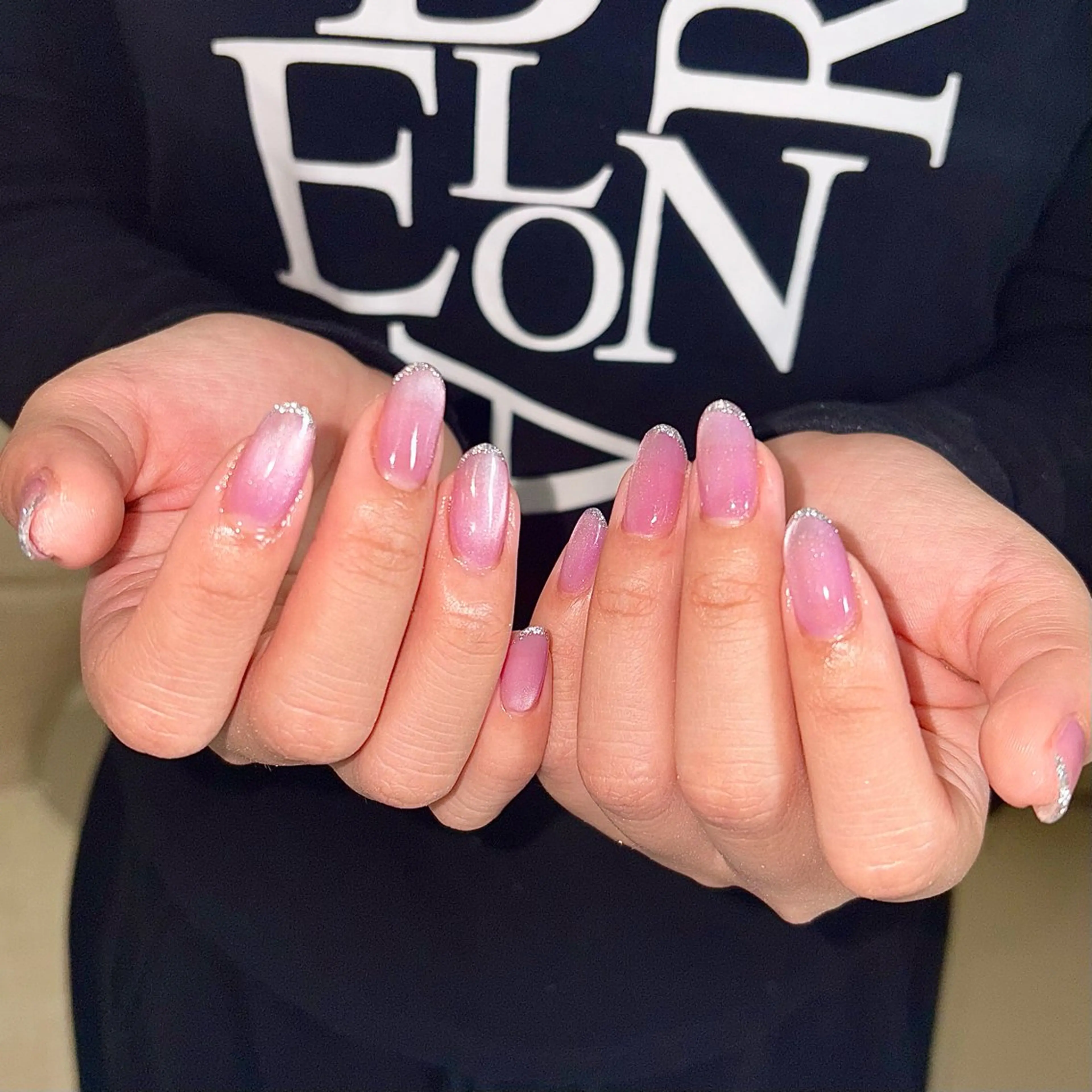 ネイル フレンチネイル パープル シルバー ハンドネイル eyelash&nail Lucia 難波店所属・田中 美羽のネイルデザイン