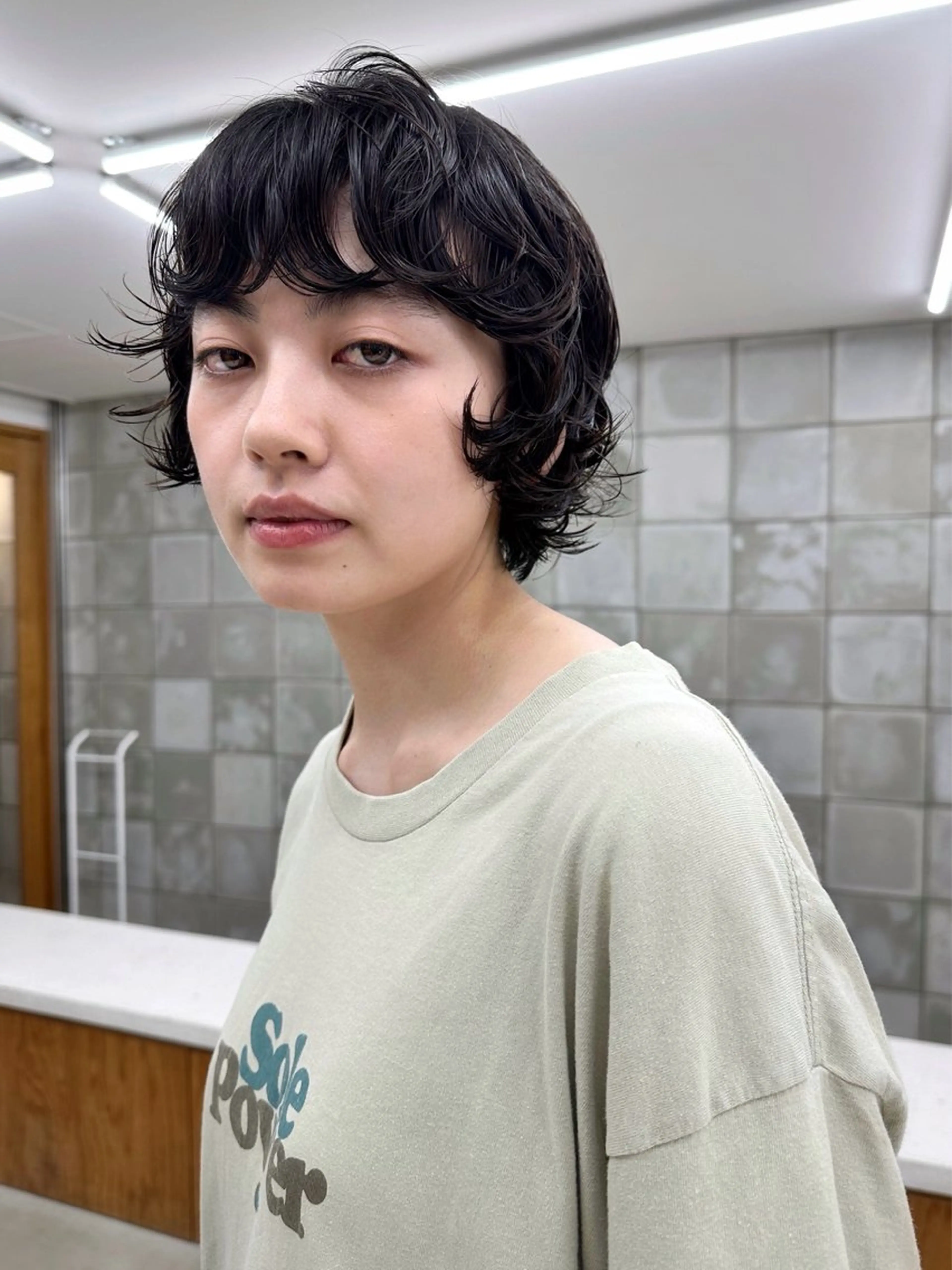 ショート パーマ ボブ 顔まわりレイヤー レイヤーカット ショートヘア カット パーマ トリートメント 榛地 渉馬のヘアスタイル