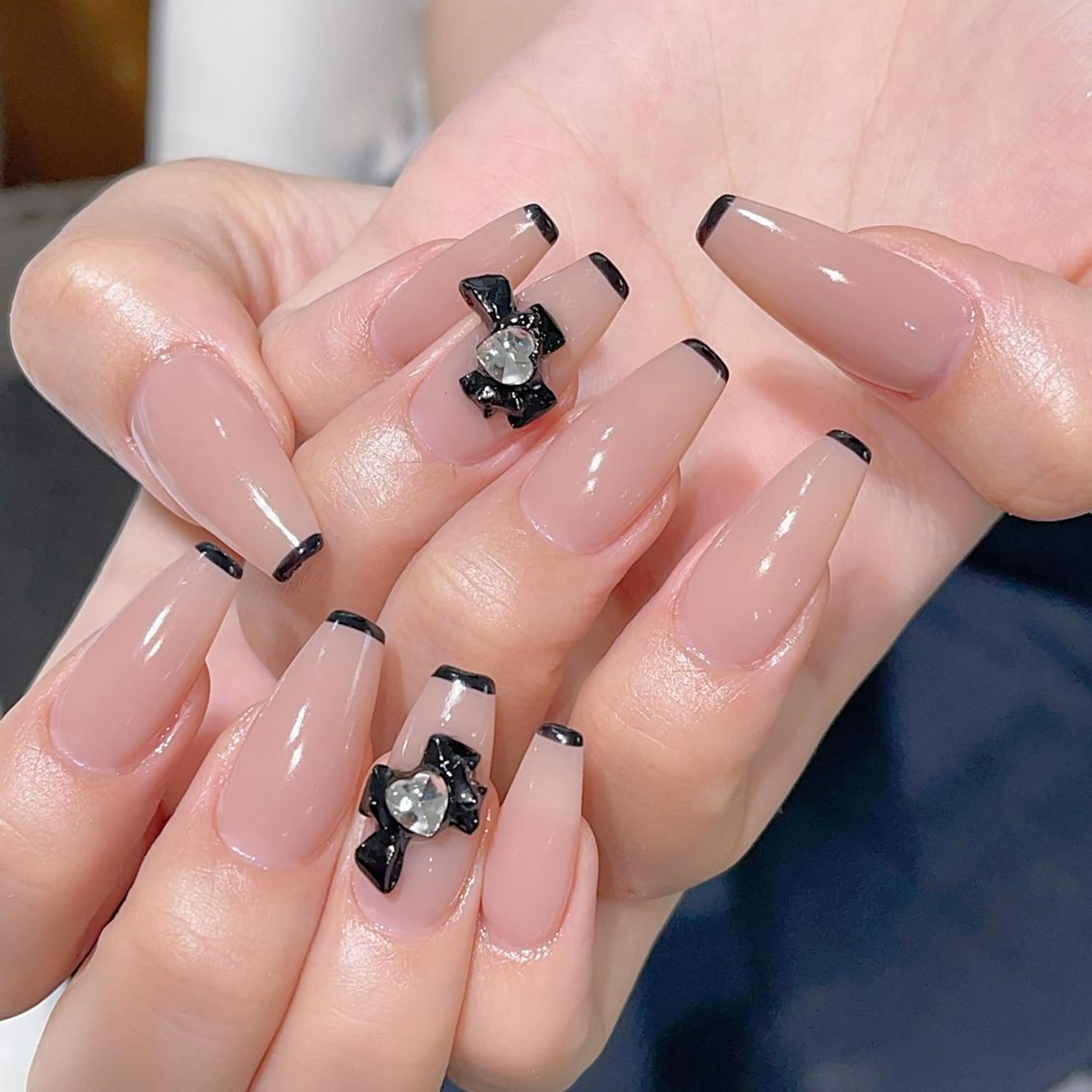 ネイル アートネイル 長さ出し ネイルチップ Queens テイのネイルデザイン