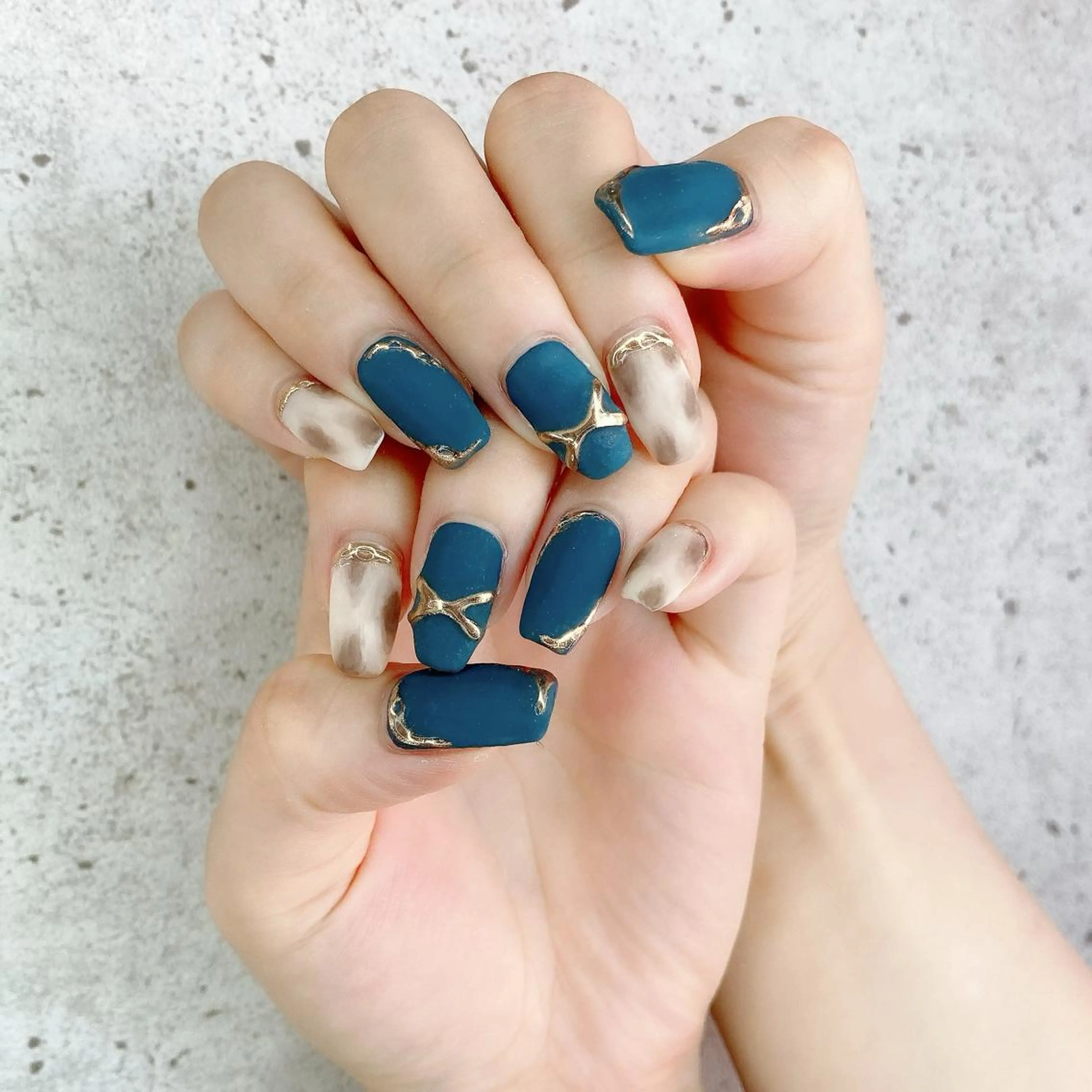 ネイル アニマル柄 ブルー ジェルネイル マットネイル ミラーネイル ハンドネイル Nail Kのネイルデザイン
