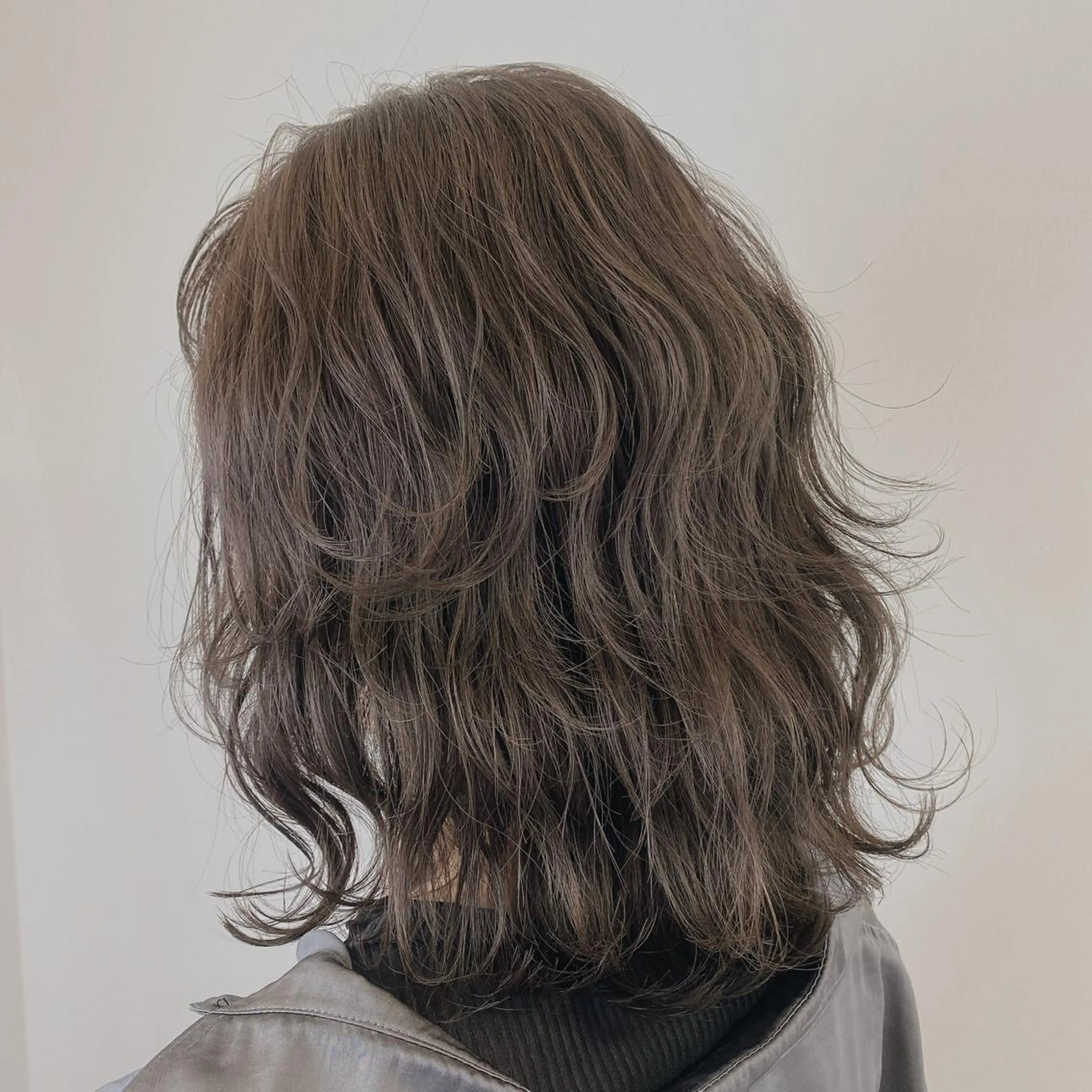 ミディアム カット ヘアカラー 上川 開生のヘアスタイル