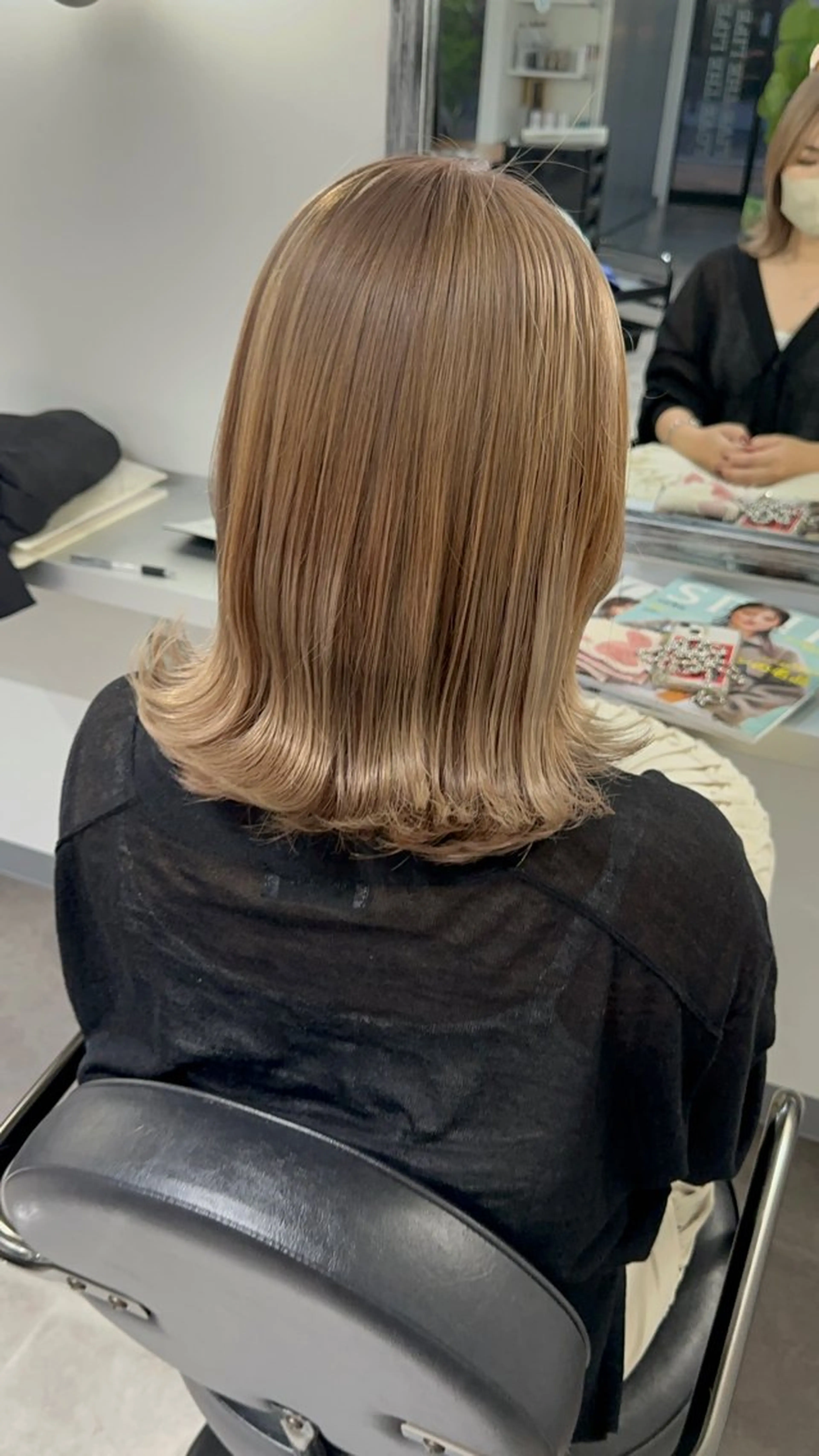 ミディアム カラー ベージュカラー ミルクティーベージュ 篠崎 佑季のヘアスタイル
