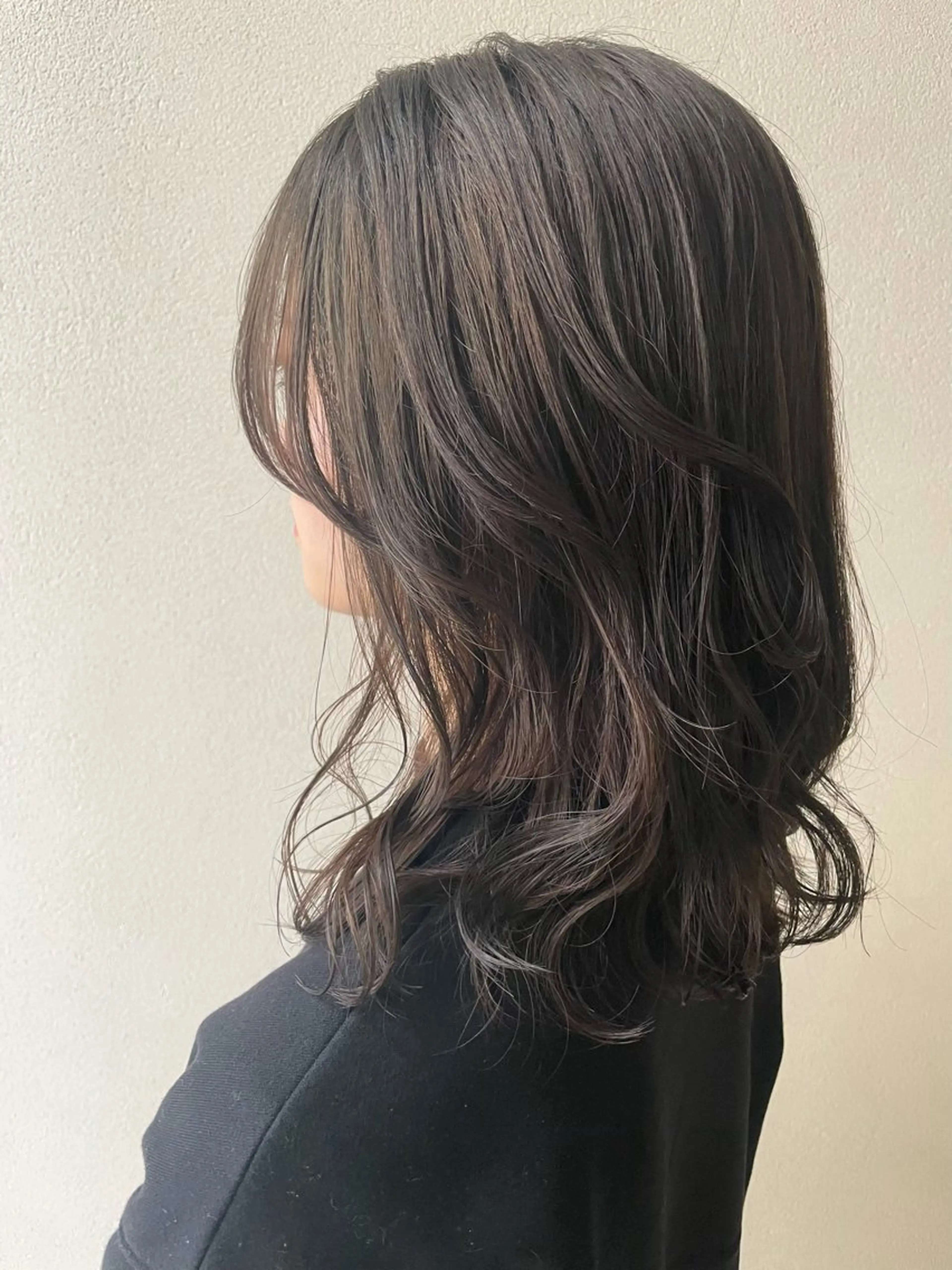 ミディアム カラー ブリーチ ダブルカラー グレージュ ブリーチなしカラー オリーブグレージュ 沢田 瞳のヘアスタイル