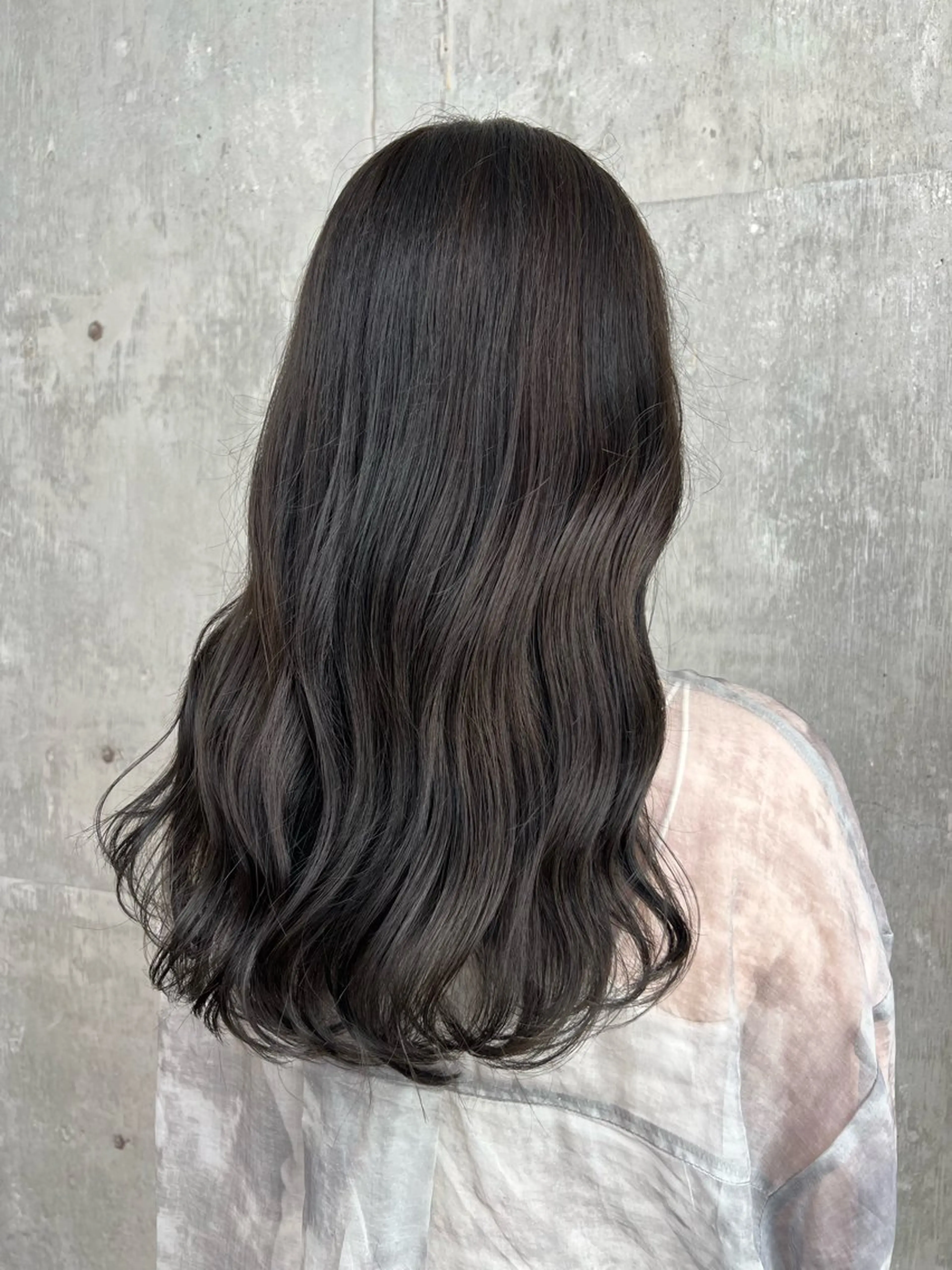 ロング era所属・azumi/ボブ/暖 色/オリーブ/縮毛のヘアスタイル