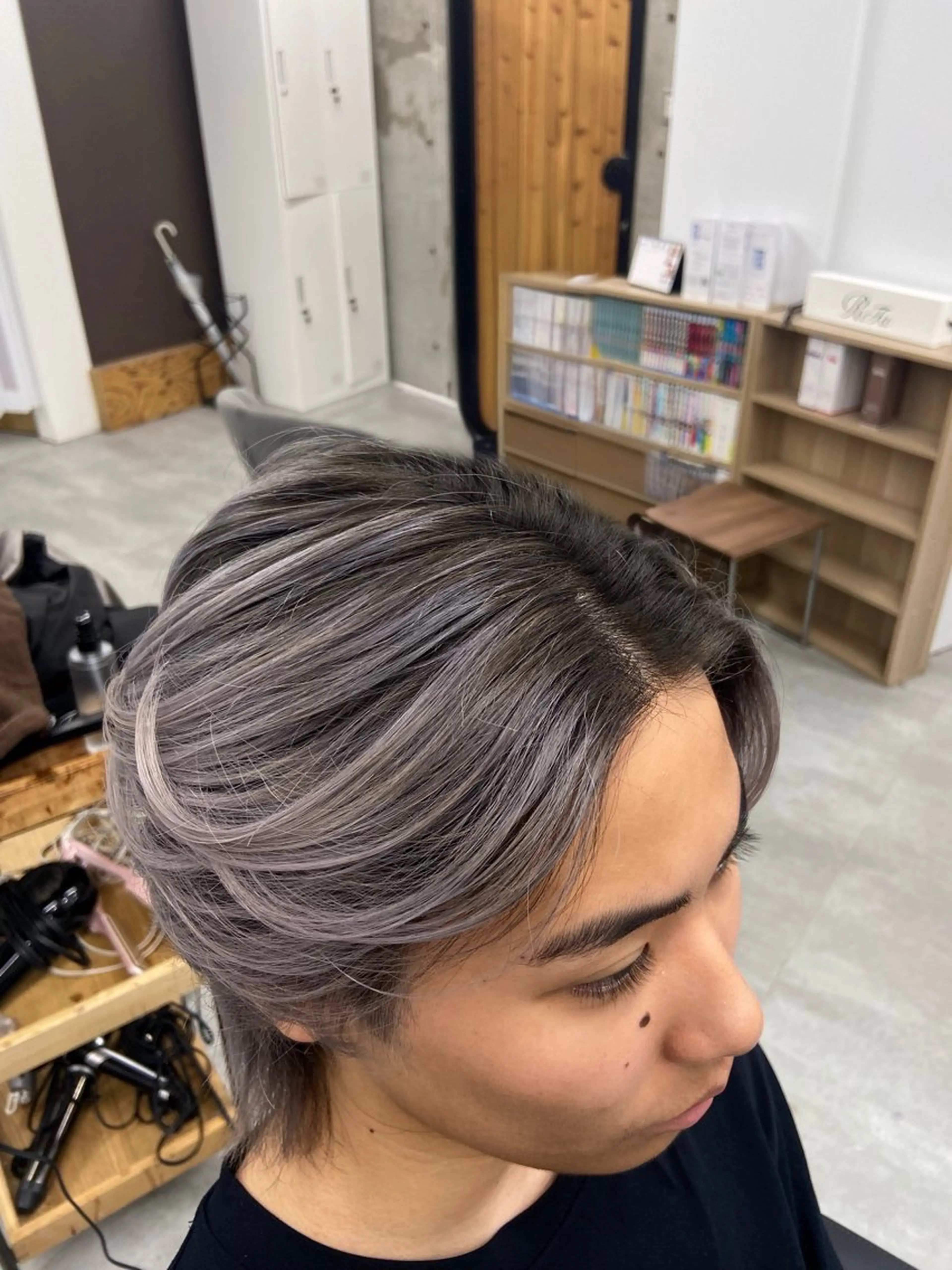 カラー メンズ シルバー ヘアカラー Kotoko🖤/海 外/バレイヤージュのヘアスタイル