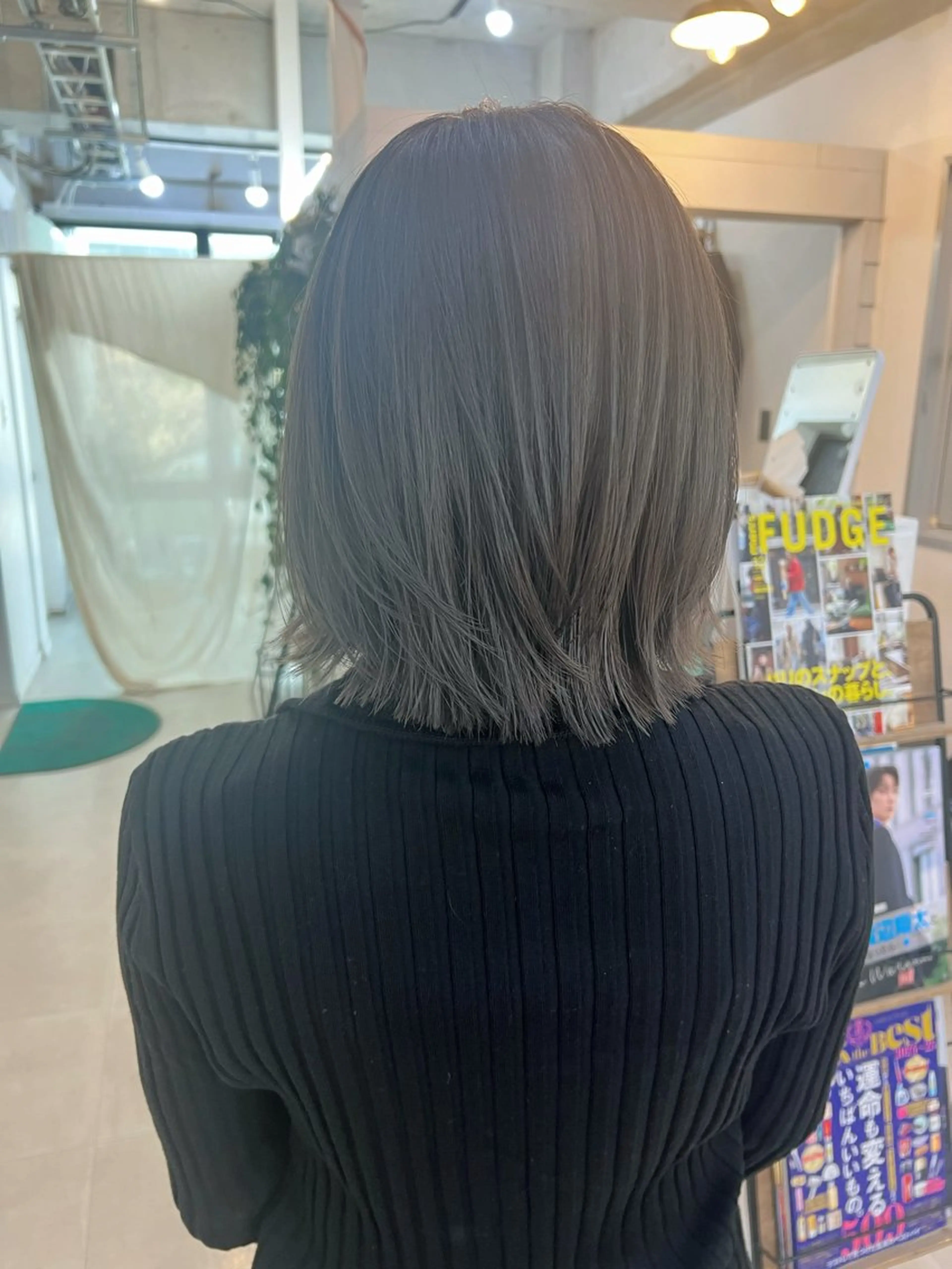 ショート カット ヘアカラー ユ イのヘアスタイル