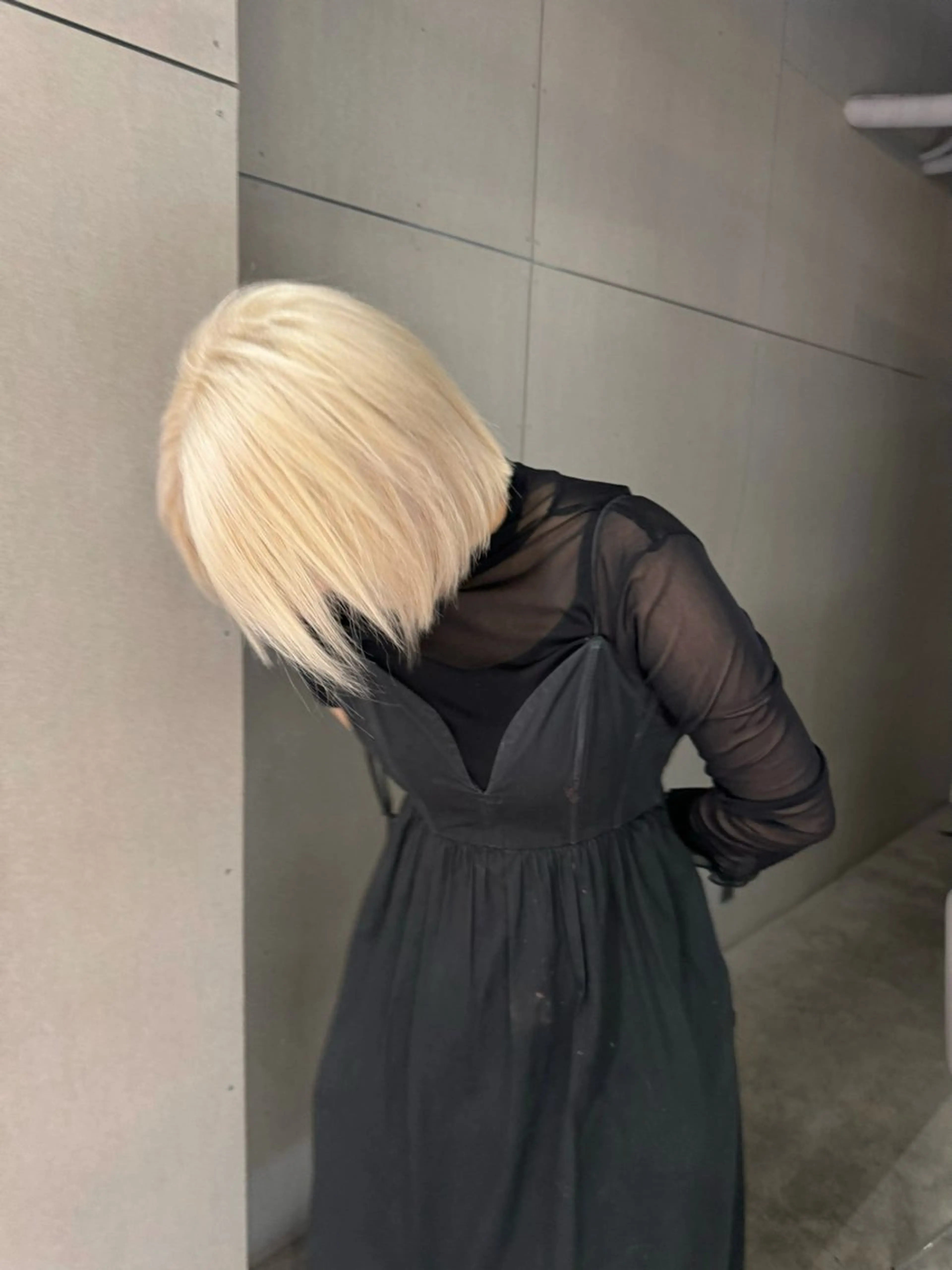 ショート ヘアカラー トリートメント XENA YURI ブリーチカラーのヘアスタイル