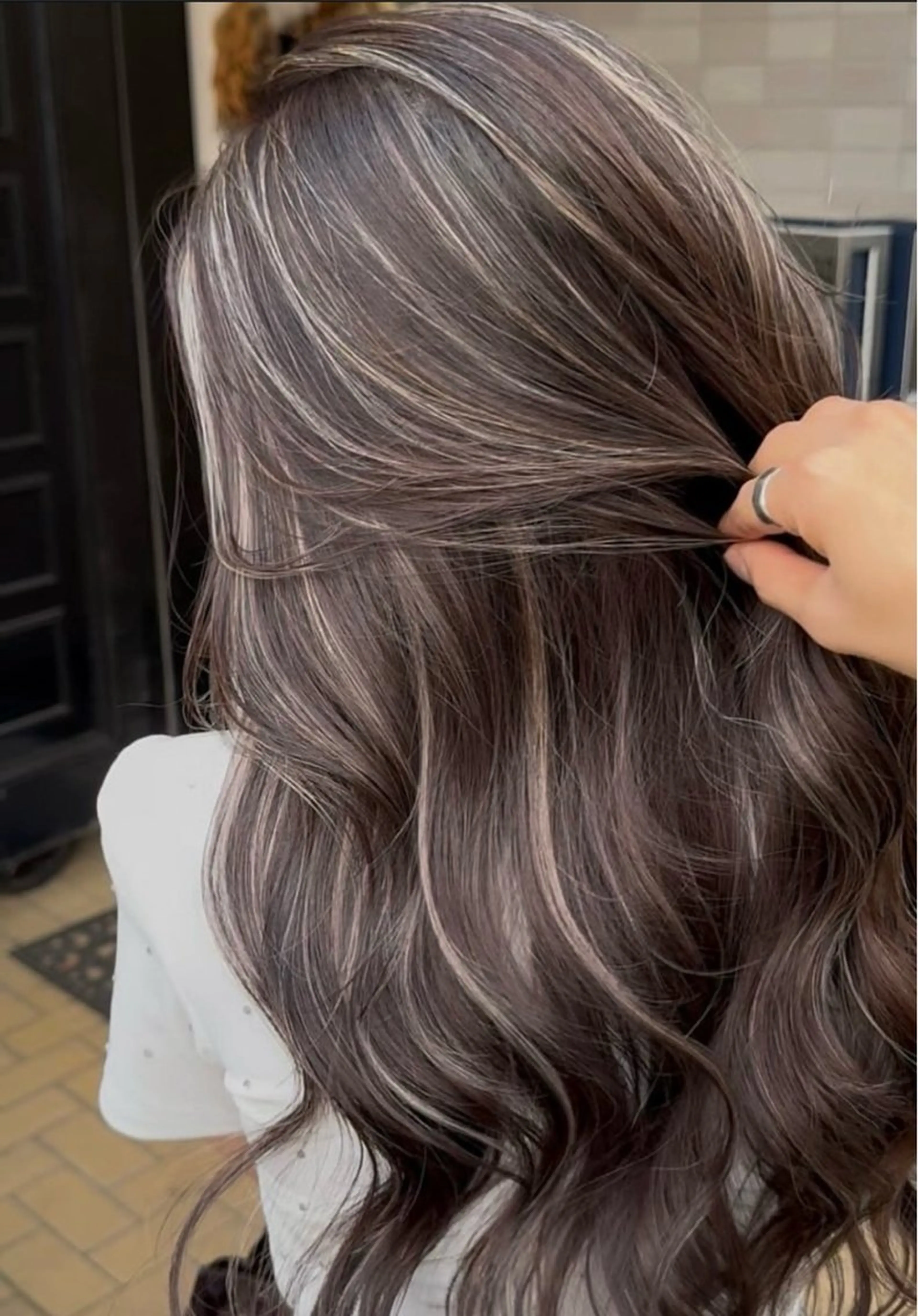 ロング カラー ベージュカラー グレージュ ハイライトカラー ハイライト ヘアカラー 表参道/ハイライト リタッチ/縮毛矯正のヘアスタイル