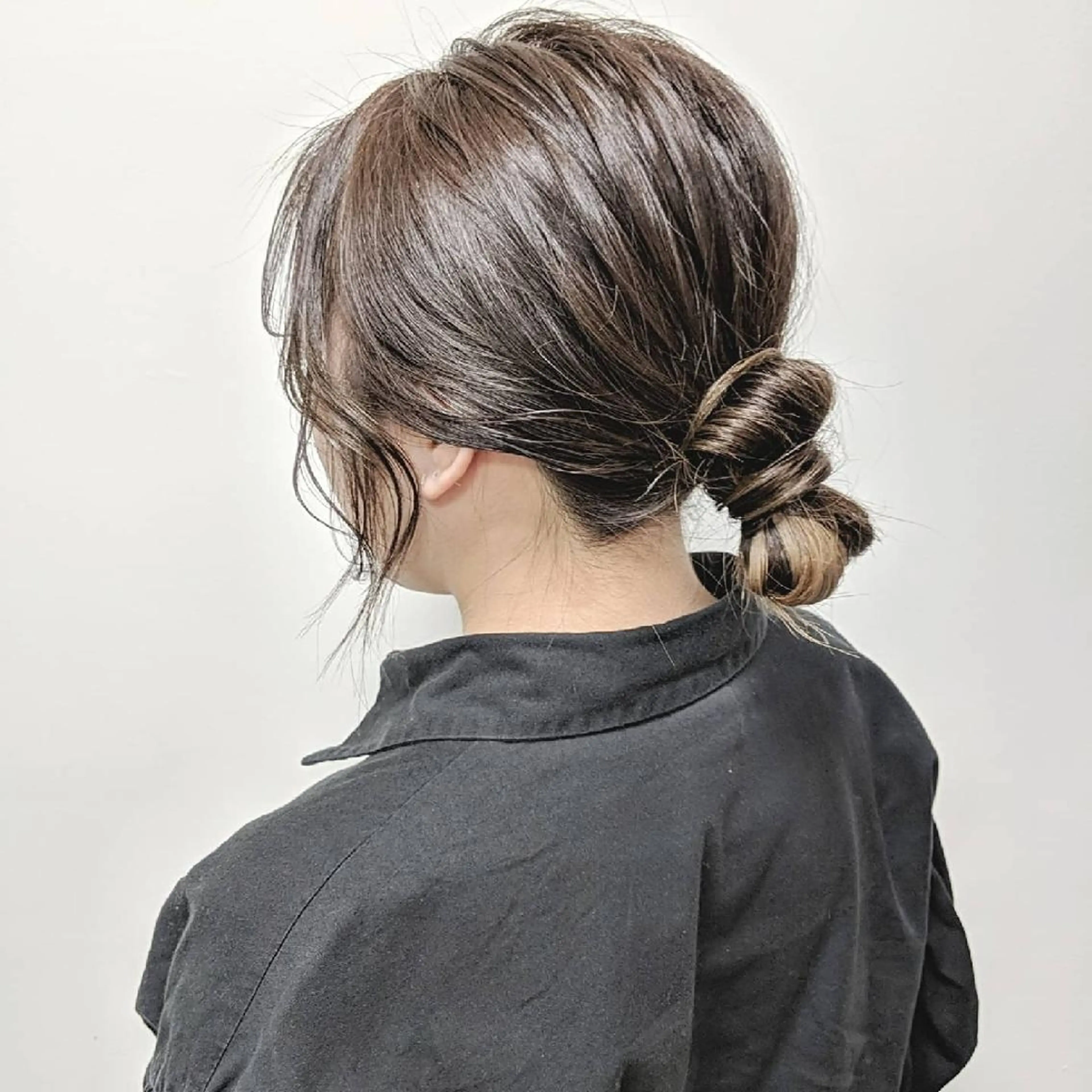 ロング ヘアアレンジ カラー お団子ヘア 韓国風ヘア PRIVATE SALON EYES所属・EYES リアのマツエク・マツパデザイン