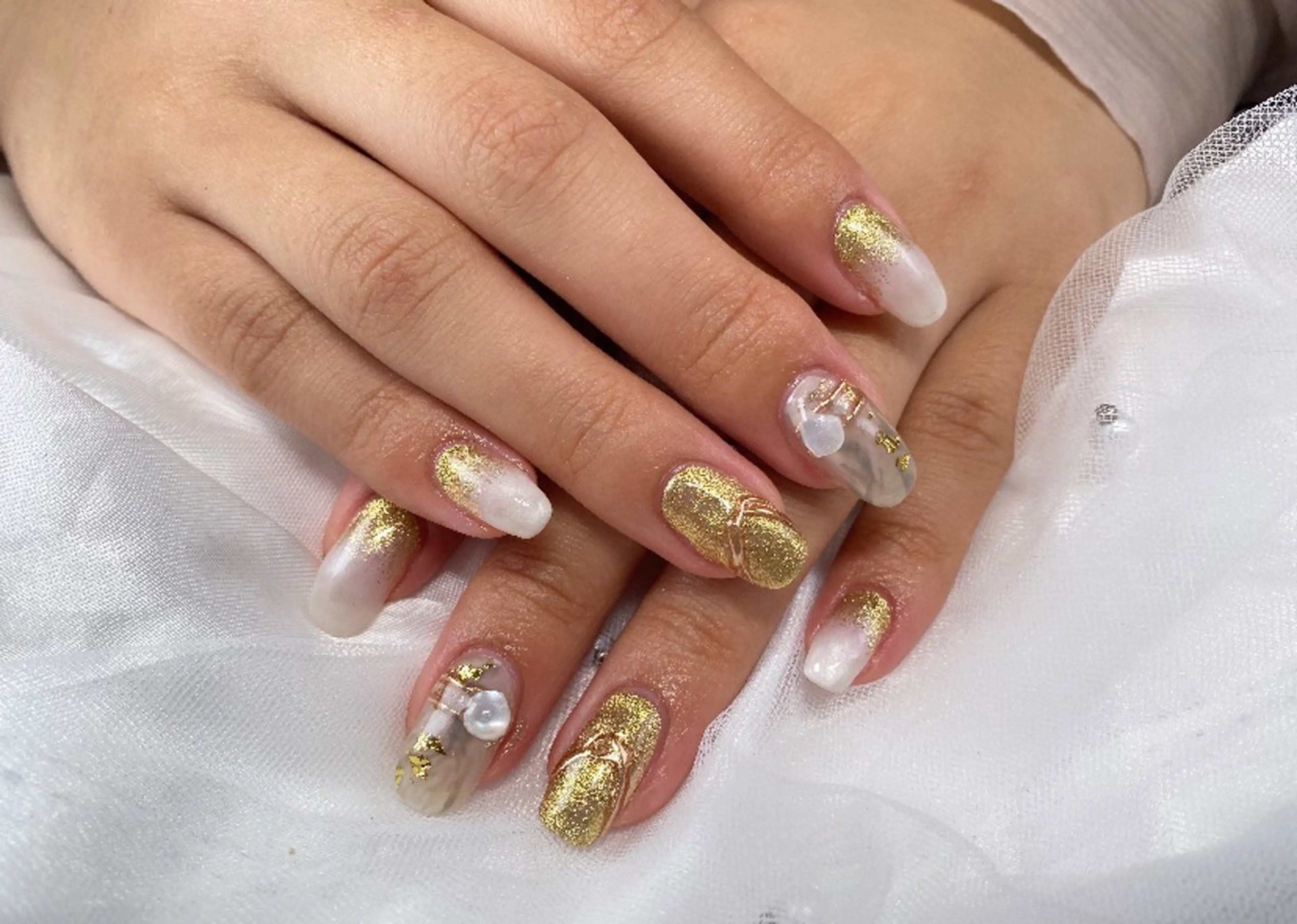 ネイル アートネイル ゴールド グラデーション ミラーネイル ニュアンスネイル ハンドネイル I. Yukiのネイルデザイン