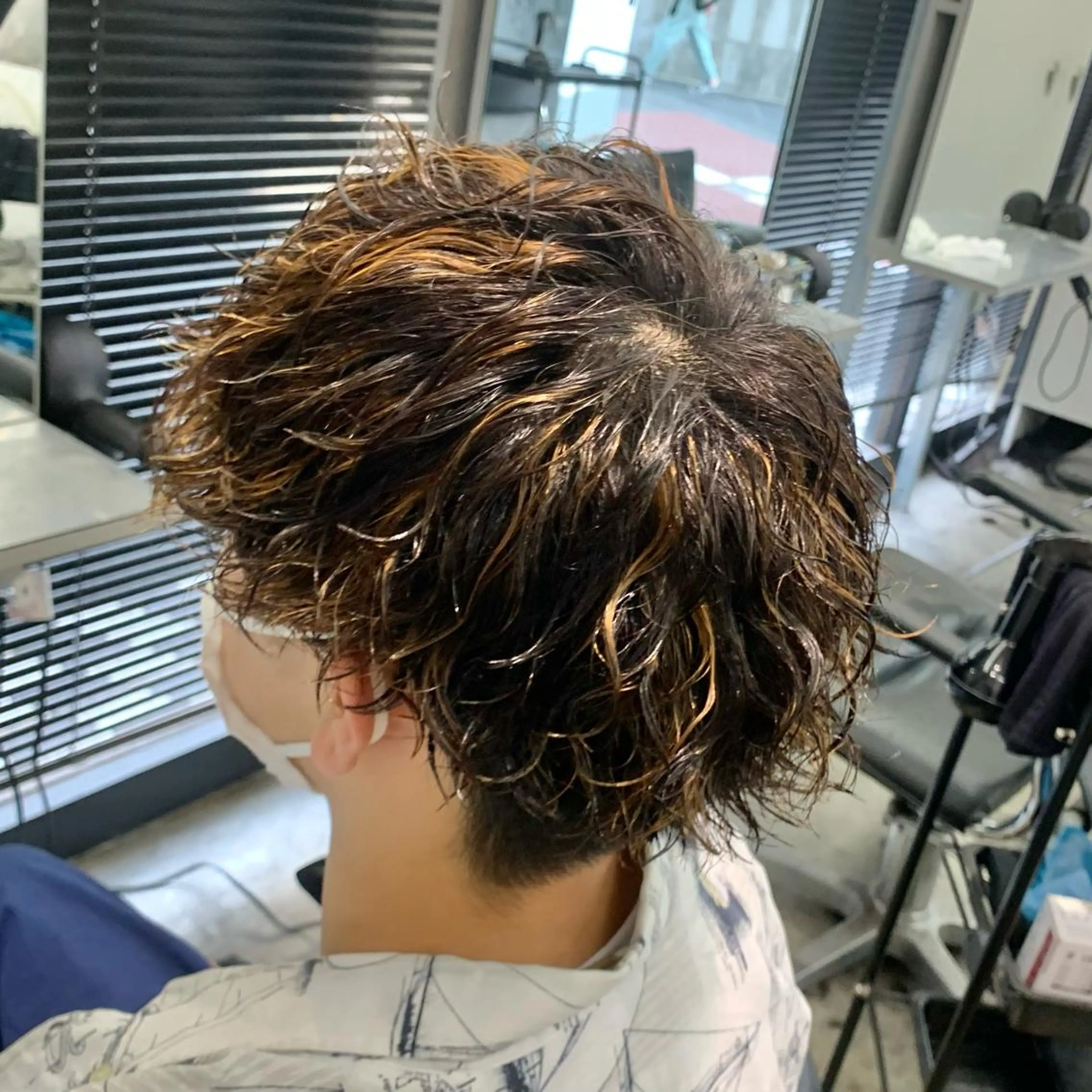 ショート カラー パーマ メンズ メンズハイライト ハイライトカラー ハイライト カット ヘアカラー パーマ メンズ特化美容師/ 藤戸 椋のヘアスタイル