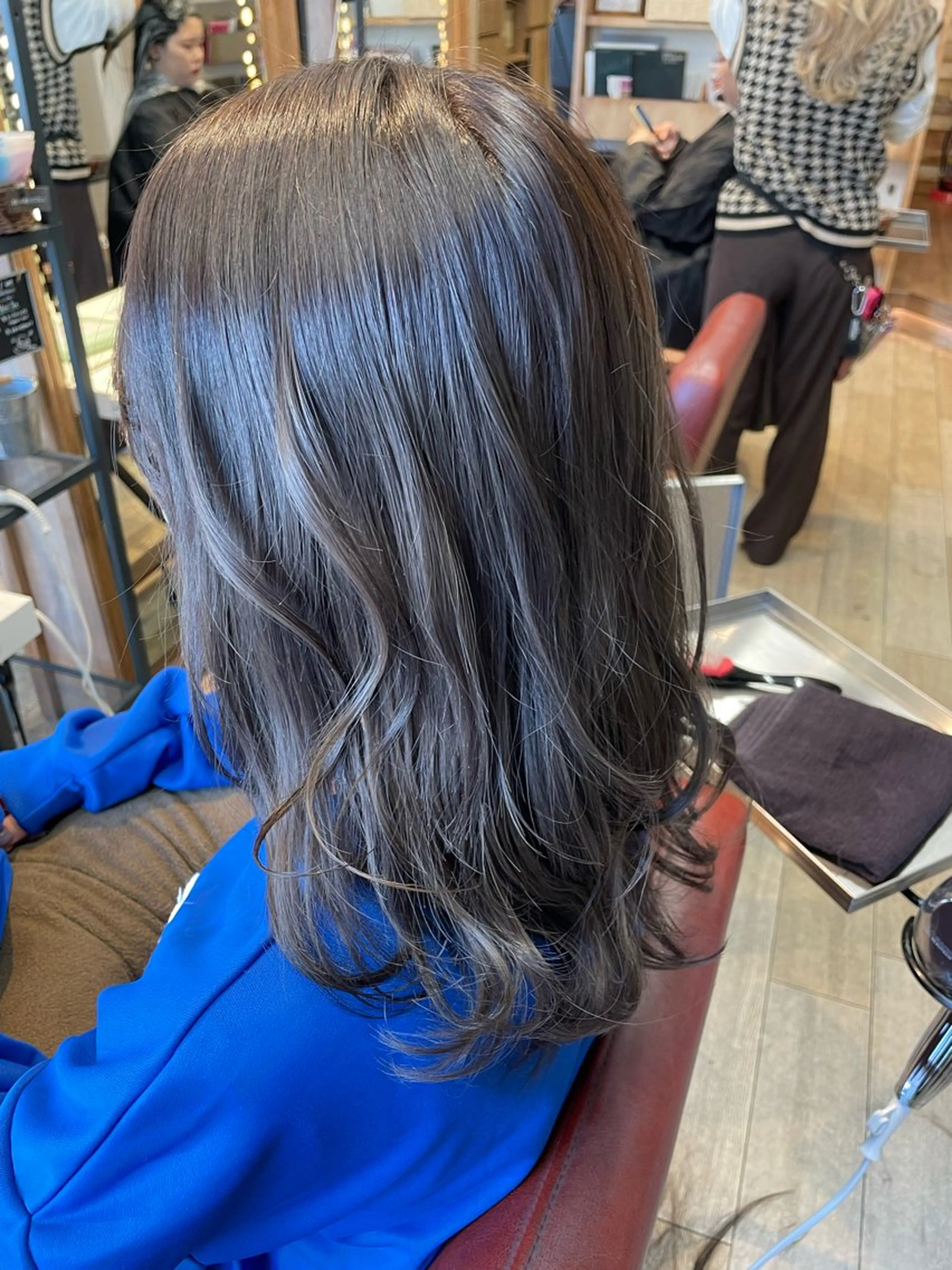 セミロング カラー ブリーチ 透明感カラー シルバー カット ヘアカラー トリートメント ✨横須賀髪質改善✨️ 加藤 百音のヘアスタイル
