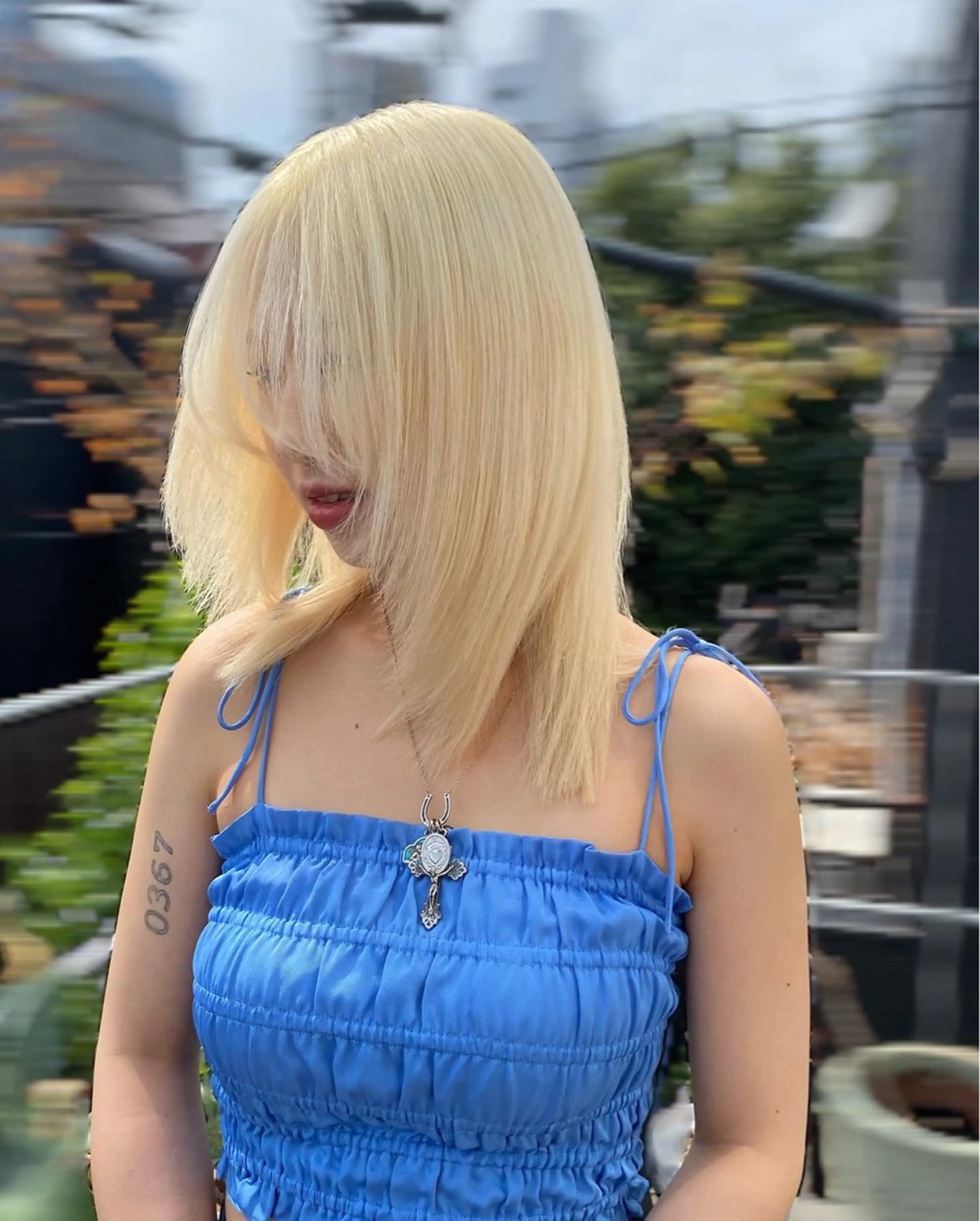 ミディアム カラー ヘアアレンジ ブリーチ 抜きっぱなしブロンド ブロンド ヘアカラー トリートメント mina 🌷のヘアスタイル