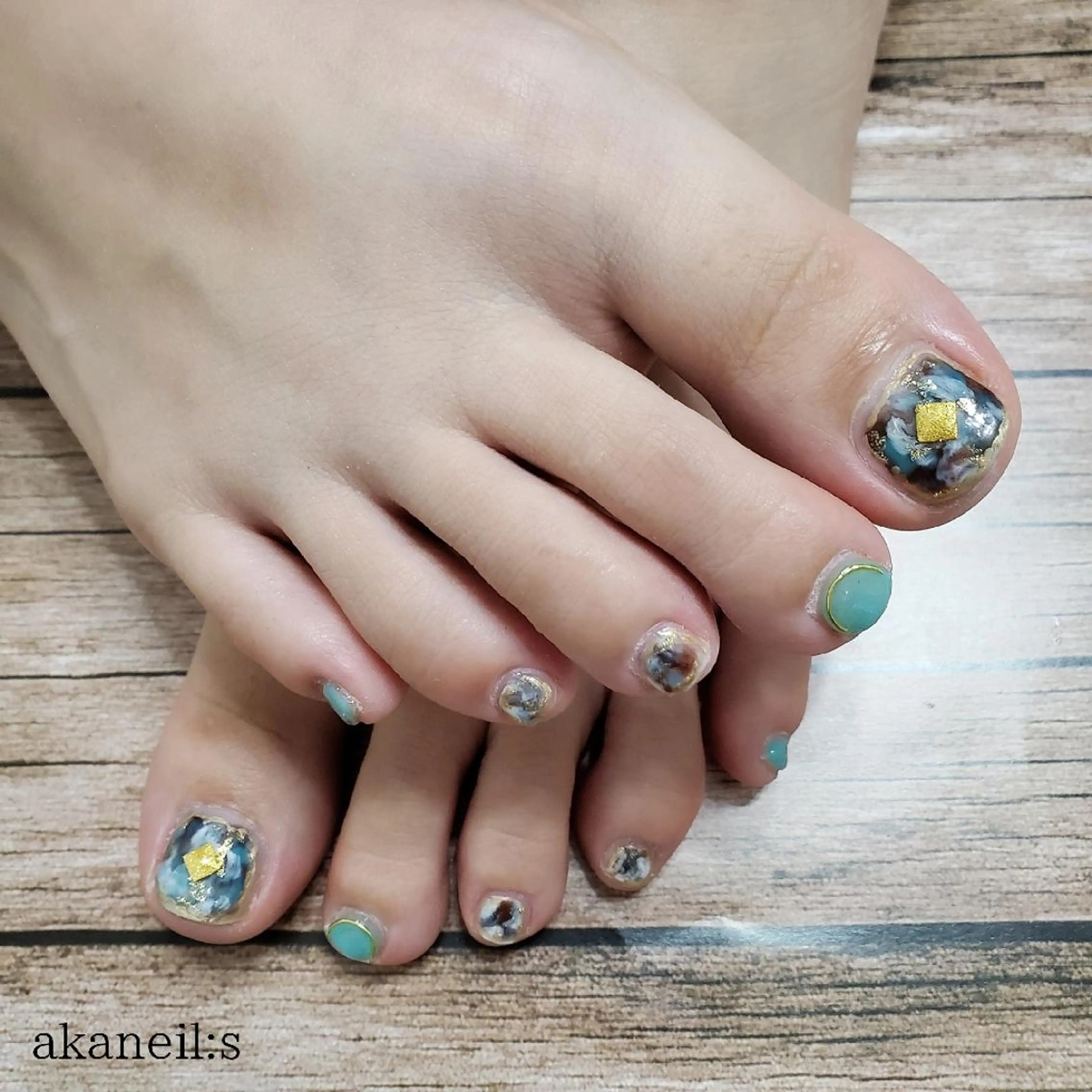 ネイル ゴールド ニュアンスネイル 【akaneils】 アカネのネイルデザイン