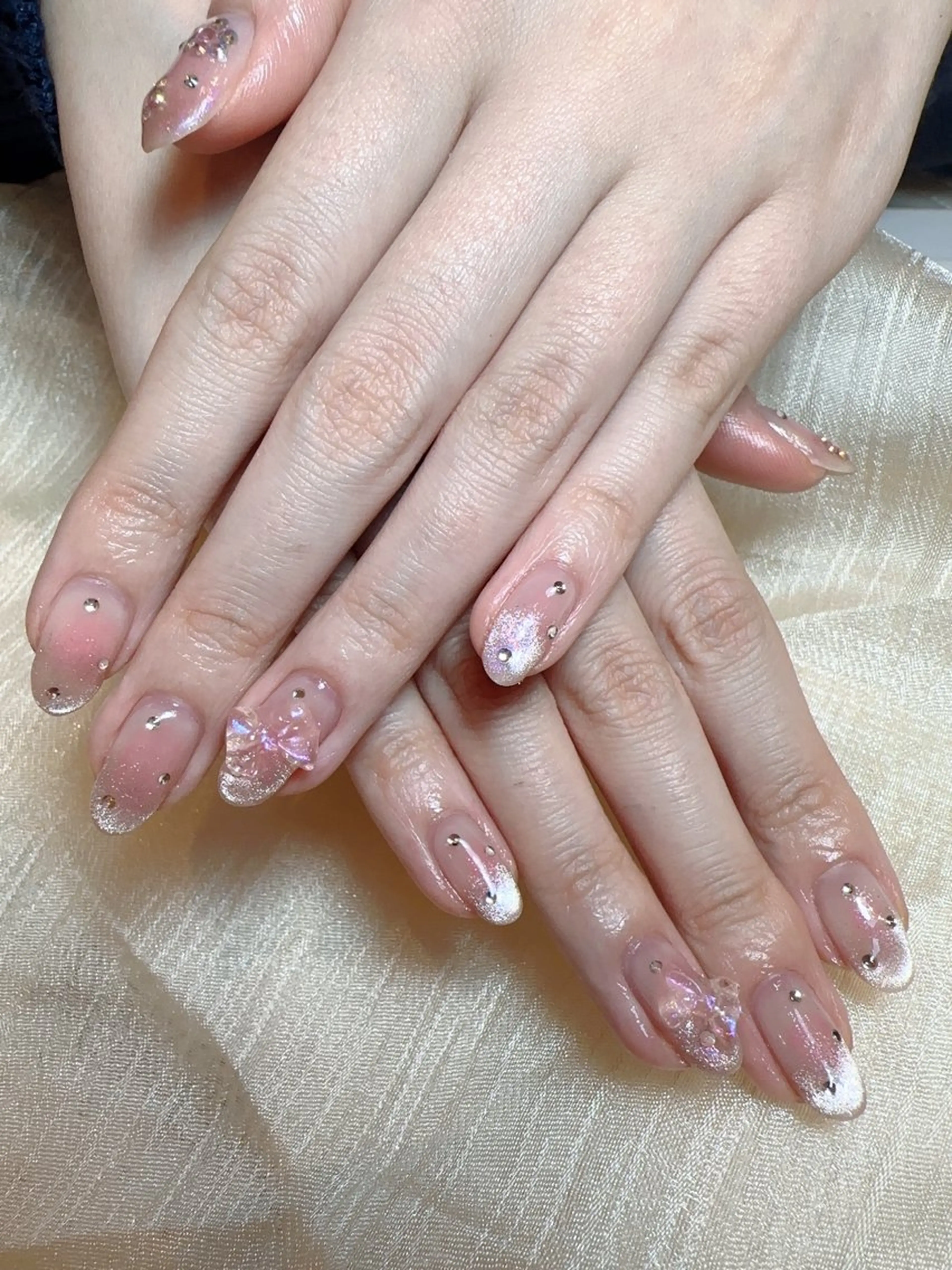 ネイル グラデーション 韓国ネイル ミラーネイル ニュアンスネイル リボン ハンドネイル 恵比寿 The Nailのネイルデザイン