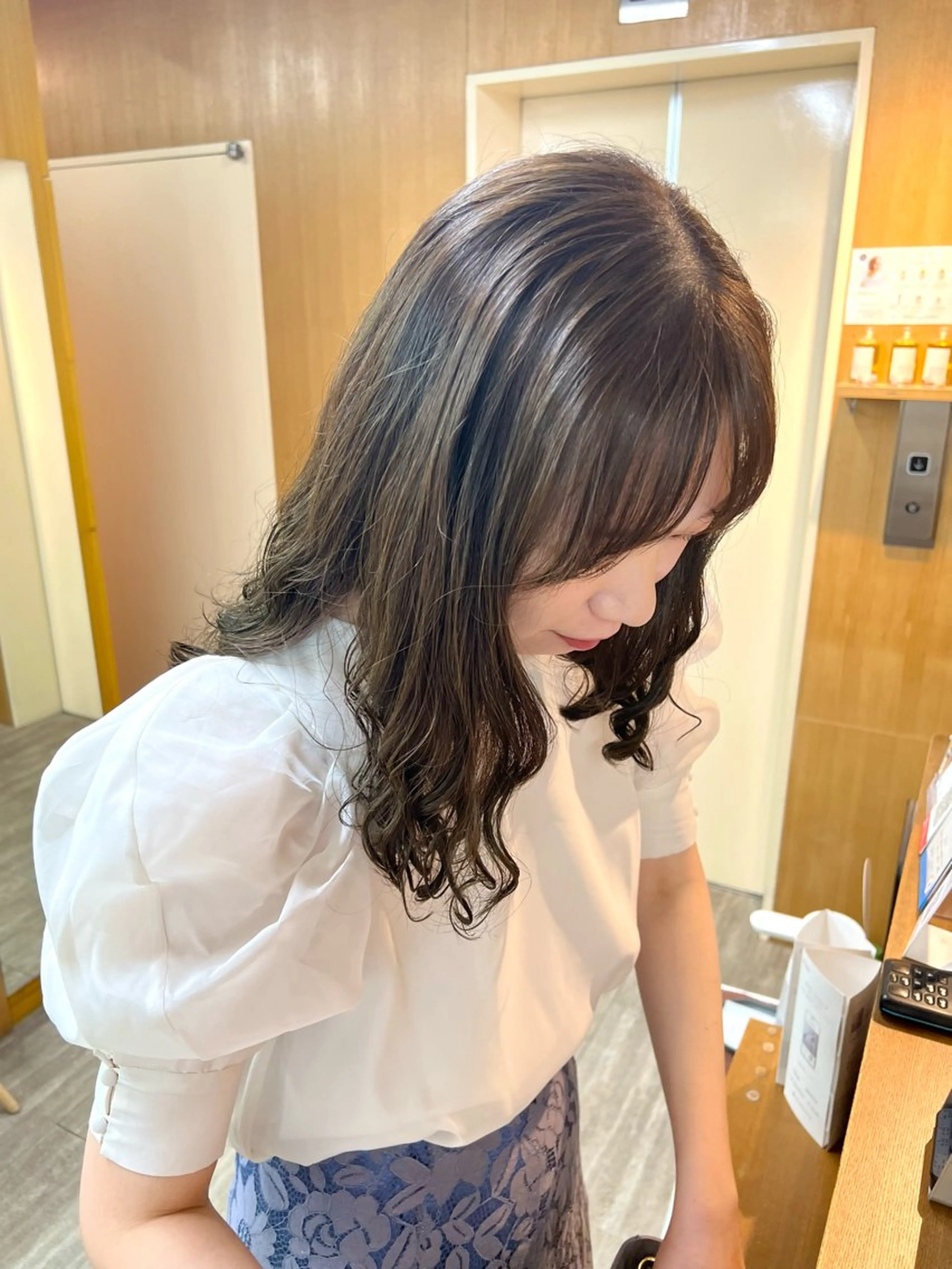 セミロング カラー 透明感カラー グレージュ オリーブグレージュ オリーブグレー 透明感カラー/ イルミナカラーヒロキのヘアスタイル