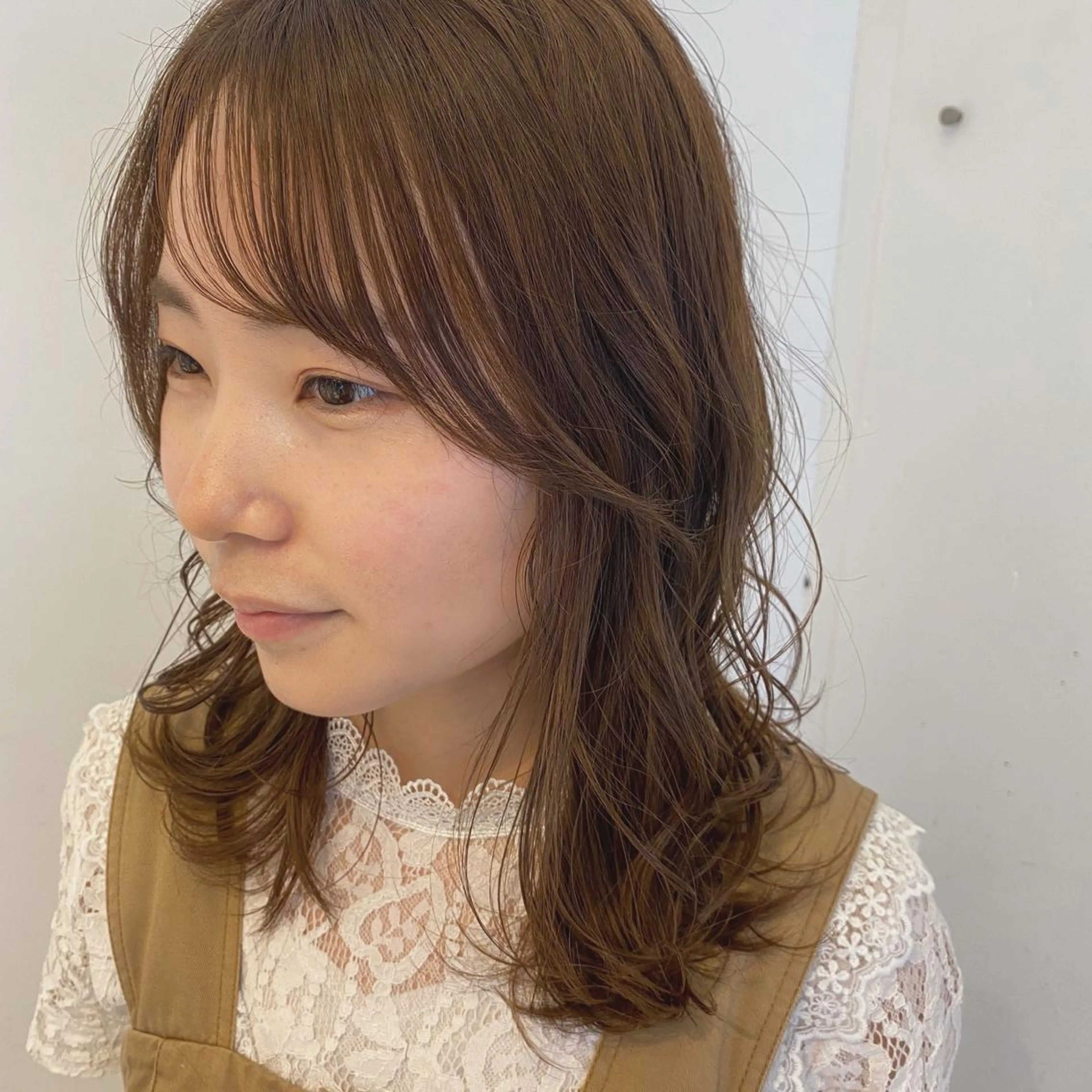 セミロング カラー ヘアアレンジ ベージュカラー オリーブベージュ salowin 渋谷　joule所属・美髪矯正 韓国レイヤーのヘアスタイル