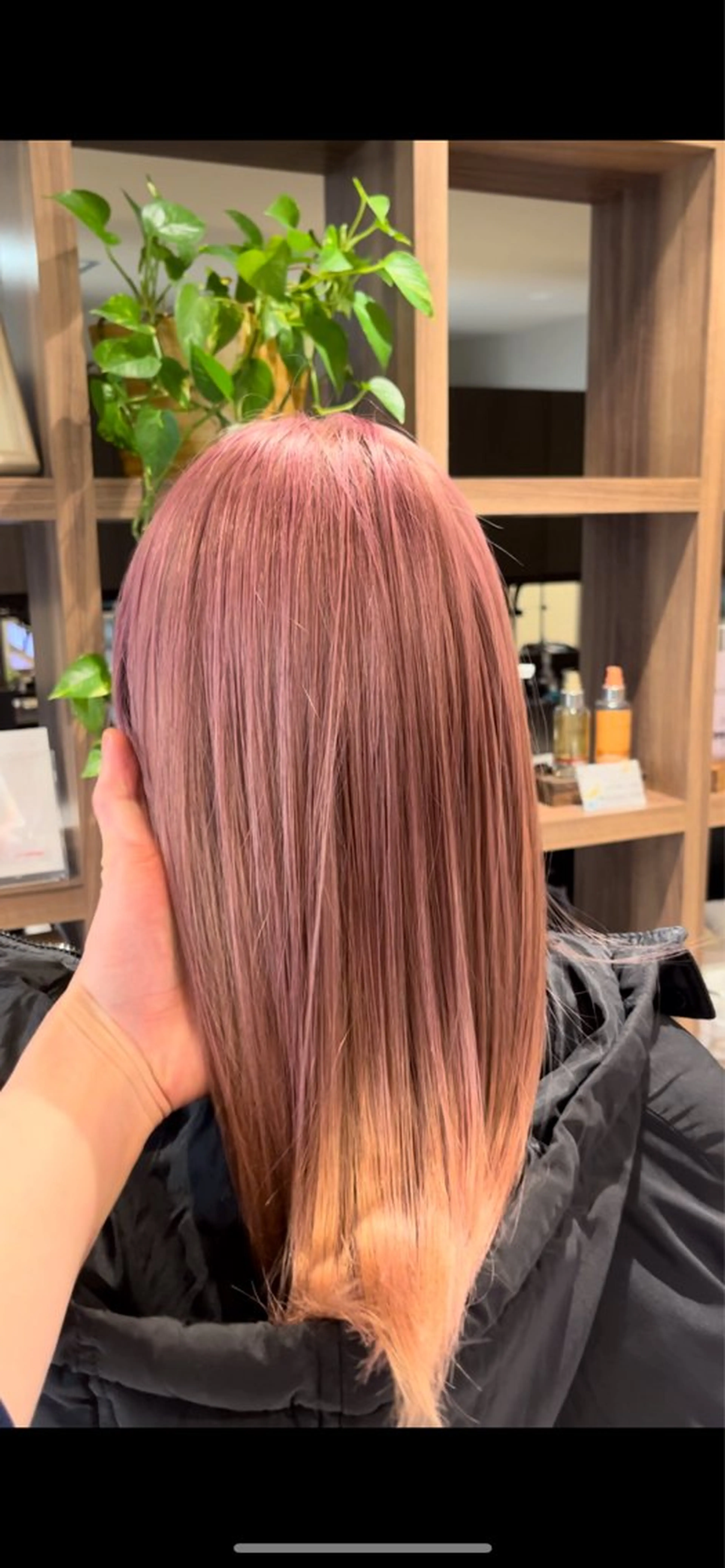 セミロング カラー ベージュカラー ブリーチ ピンクカラー ピンクベージュ dogstar小林諒 レイヤー/ブリーチのヘアスタイル
