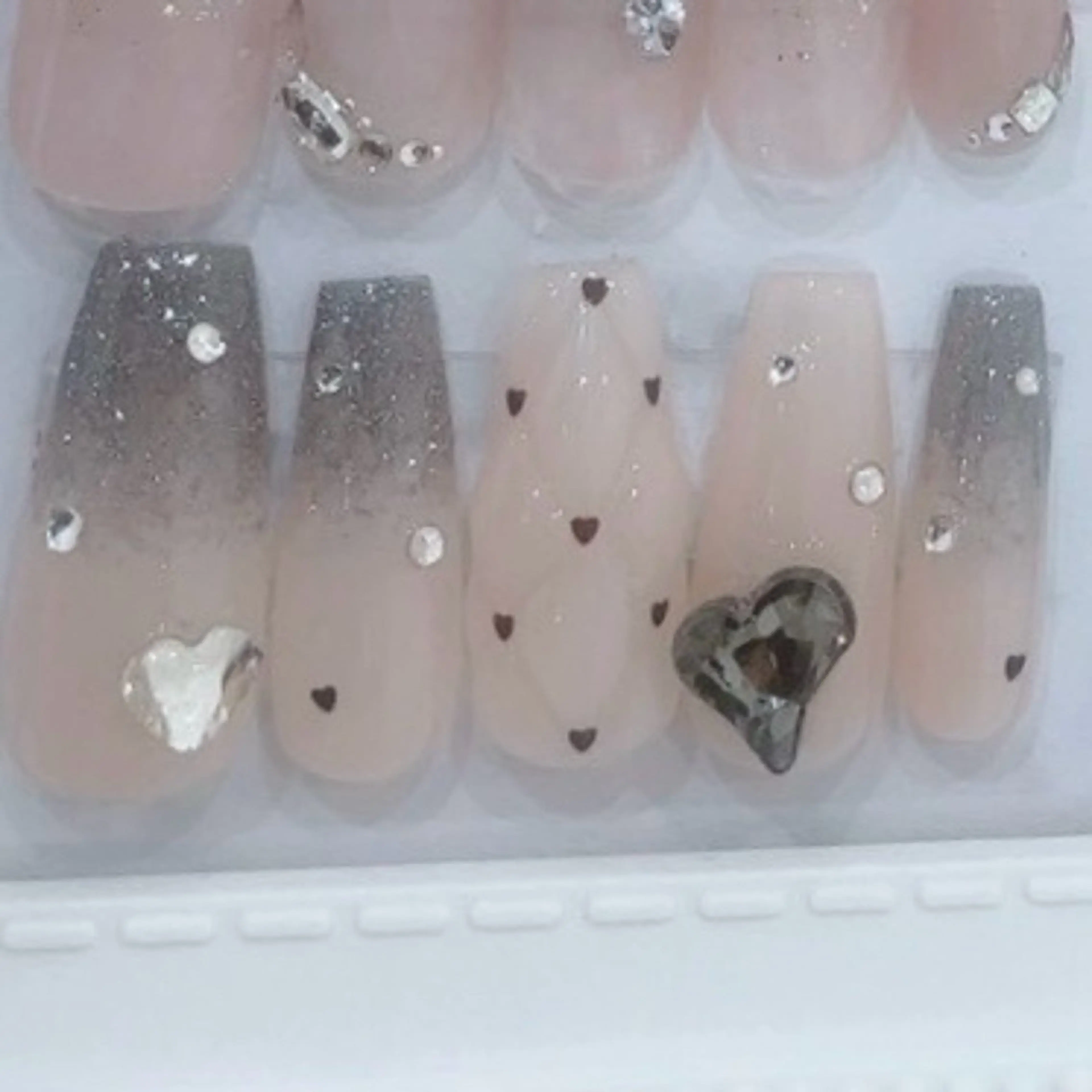 【1名様限定】プレミアム定額(ソフトジェルオフあり限定)ラメグラデーション×キルティングデザイン🤍(カラー変更可能)の写真