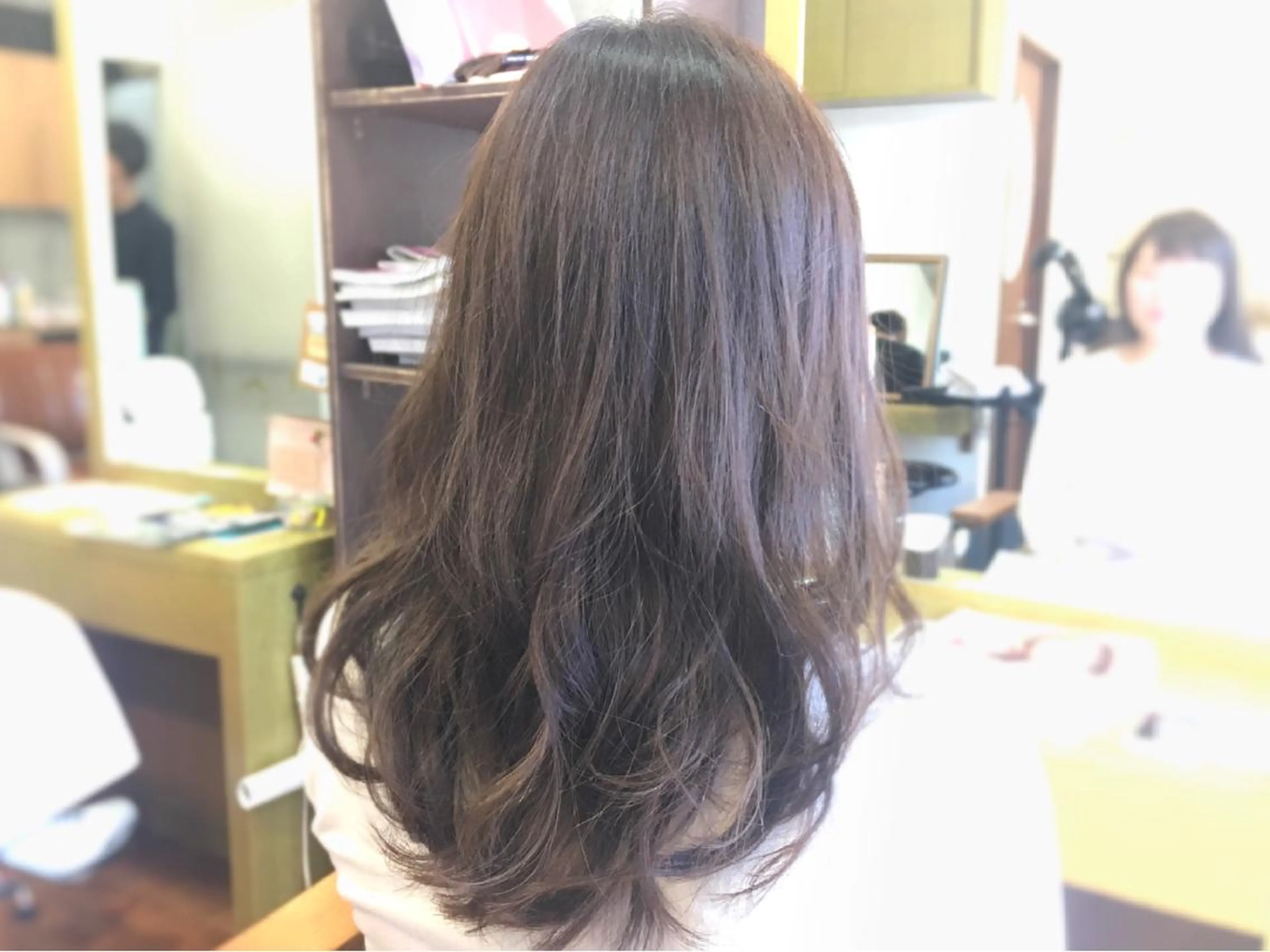 ロング カラー カット ヘアカラー トリートメント ツイストスパイラル 波巻き🩵片平和香奈のヘアスタイル