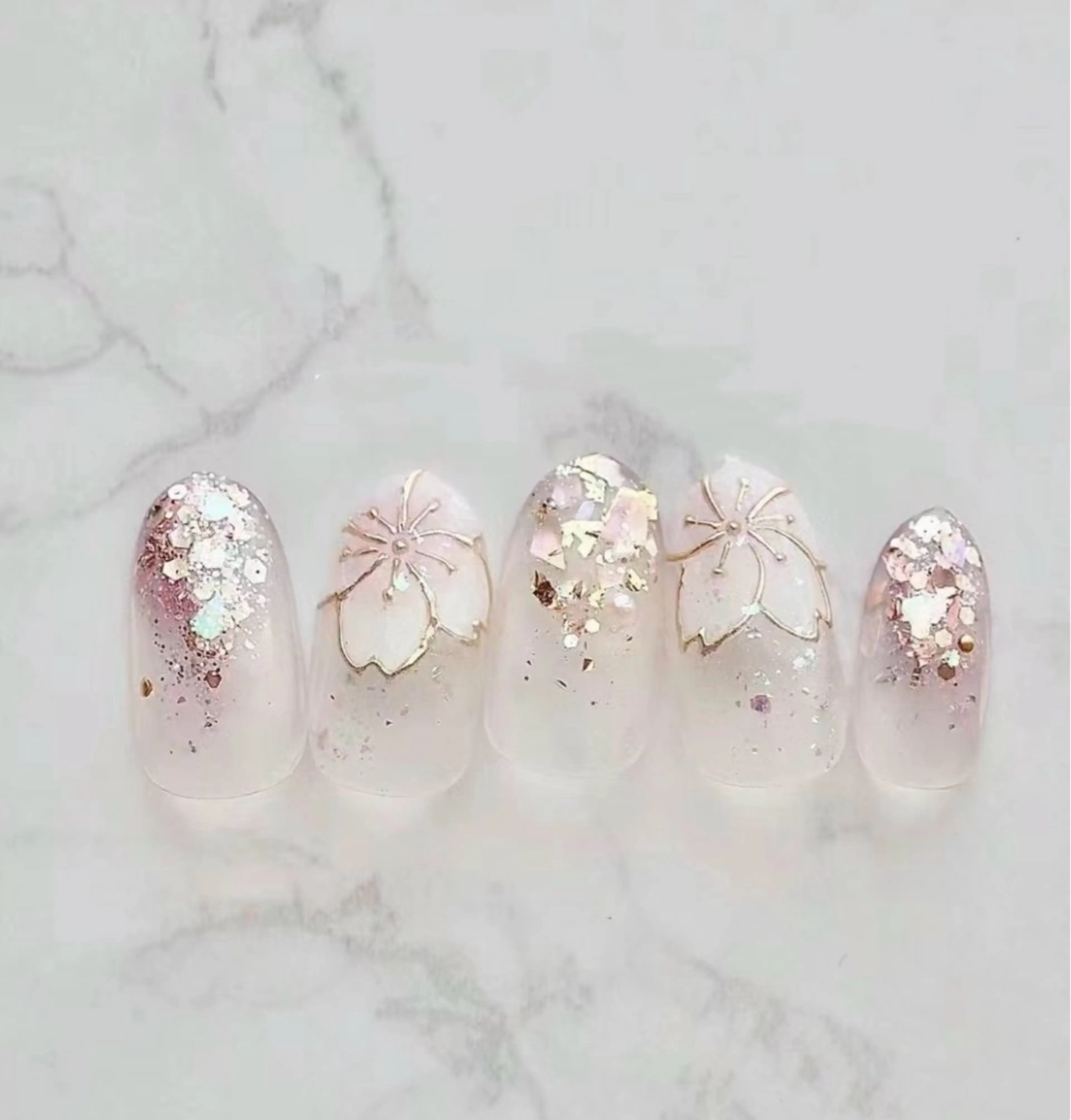 ネイル アートネイル キラキラネイル 韓国ネイル 水色 ロングネイル NailDemure 【銀座店】のネイルデザイン