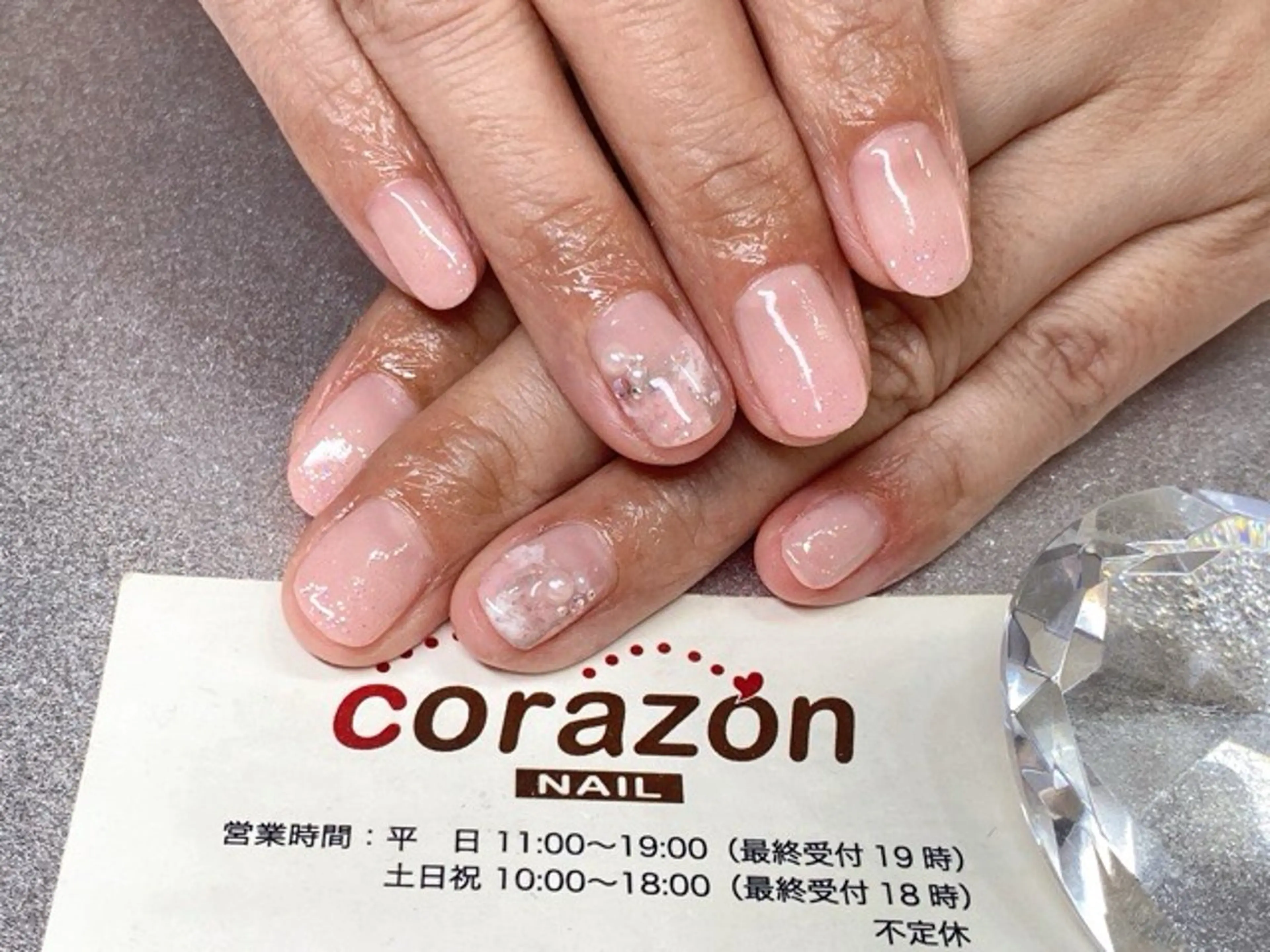 ネイル アートネイル グラデーション ラメ(グリッター) 大理石ネイル(マーブル) ピンク ハンドネイル ハンドケア corazon所属・ネイリスト aicoのネイルデザイン
