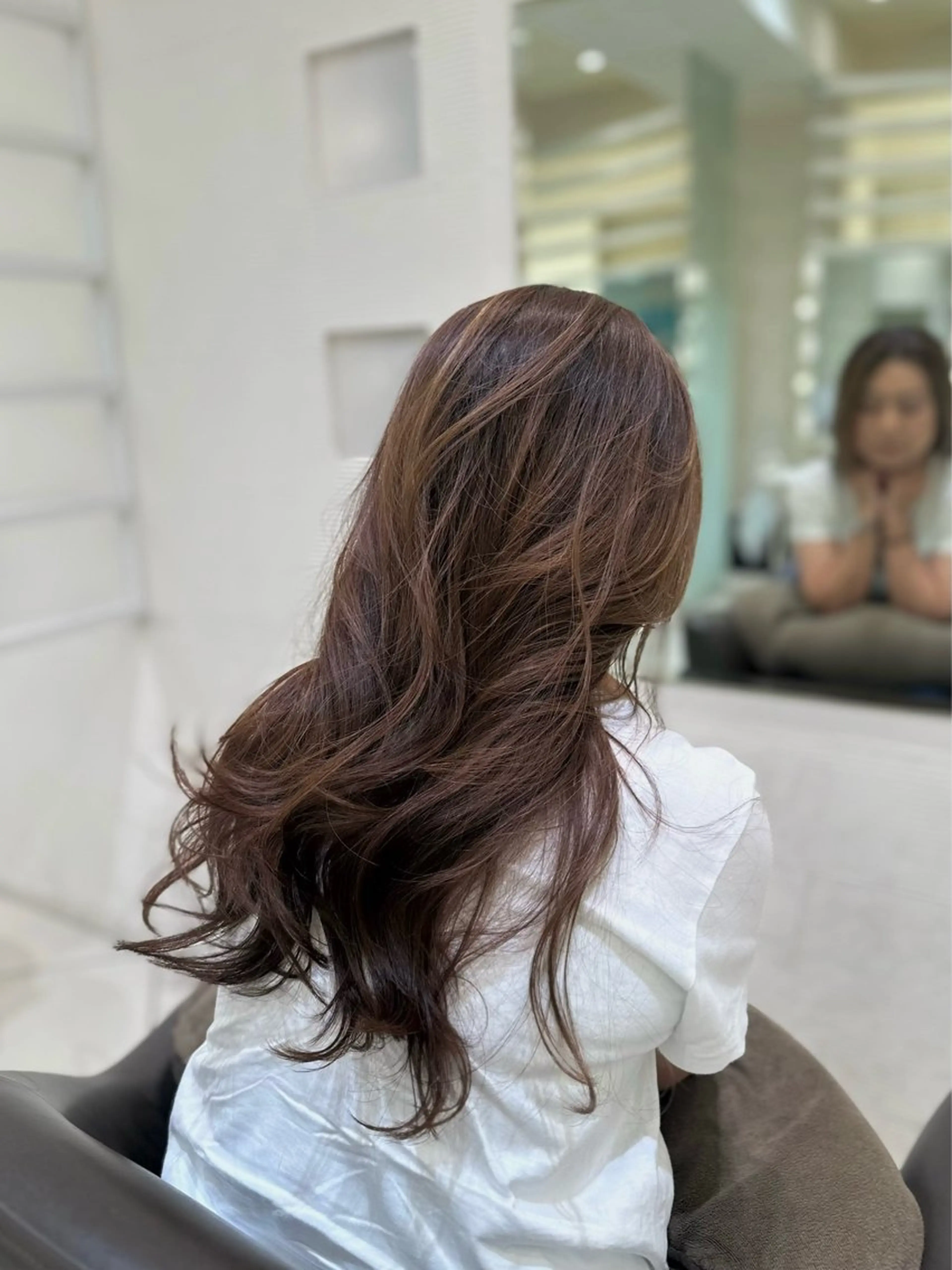 ロング カラー ヘアカラー トリートメント 🤎ハイライト/ 耳ツボジュエリー🤎のヘアスタイル