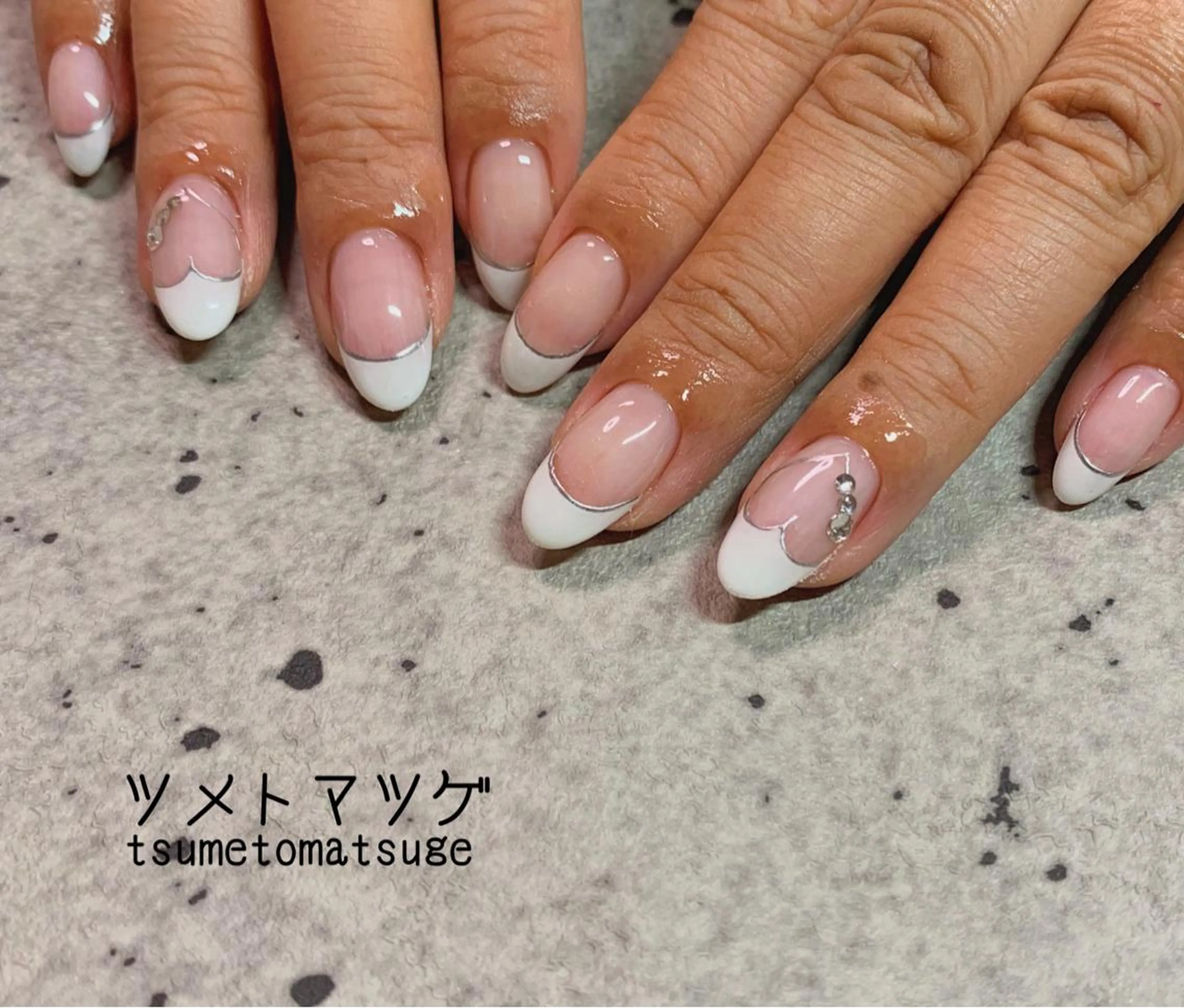 ミディアム ネイル アートネイル ハンドネイル ツメトマツゲ .のネイルデザイン