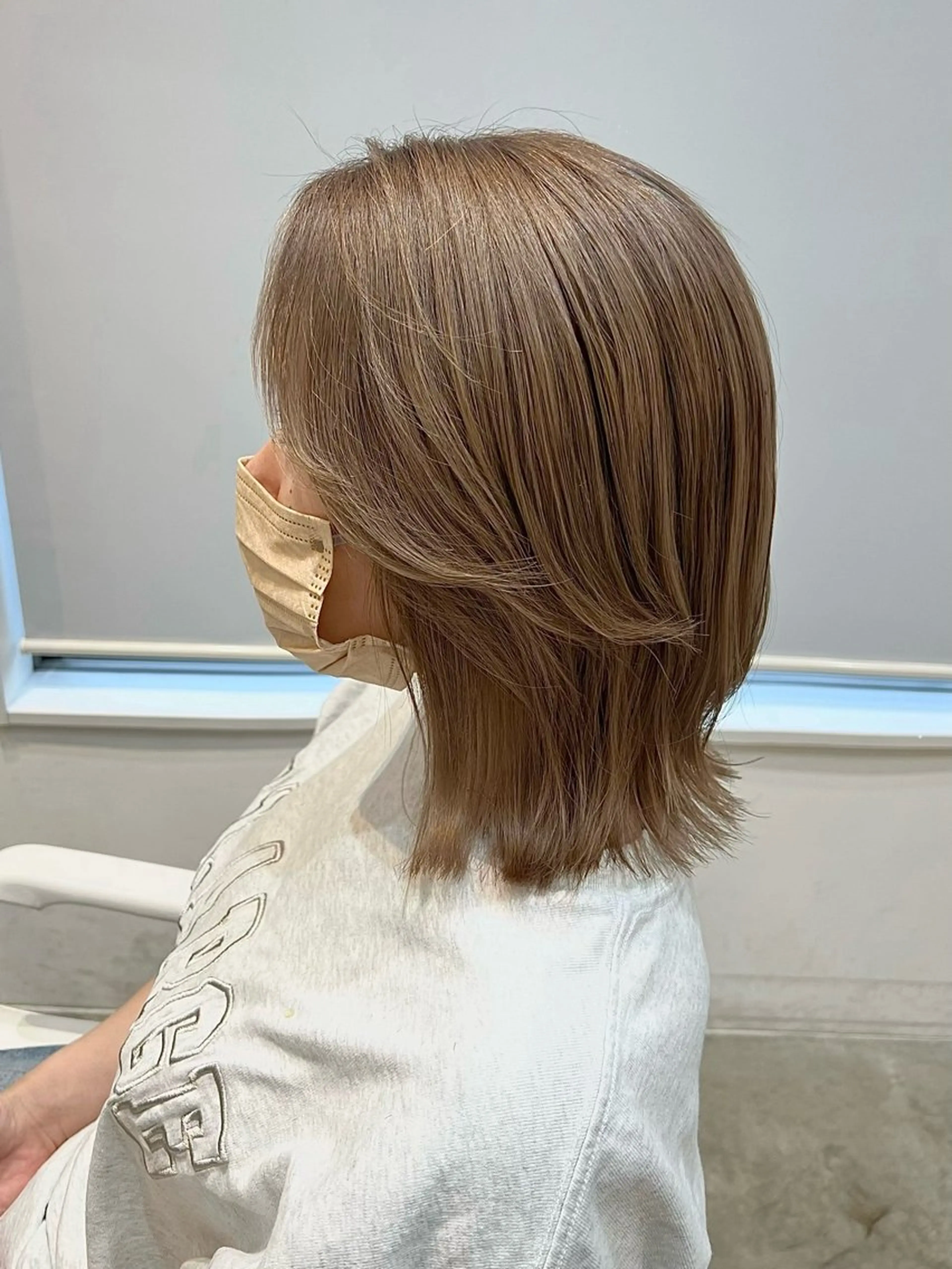 ミディアム 顔周りカット レイヤーカット カット ヘアカラー トリートメント un ジュリアのヘアスタイル