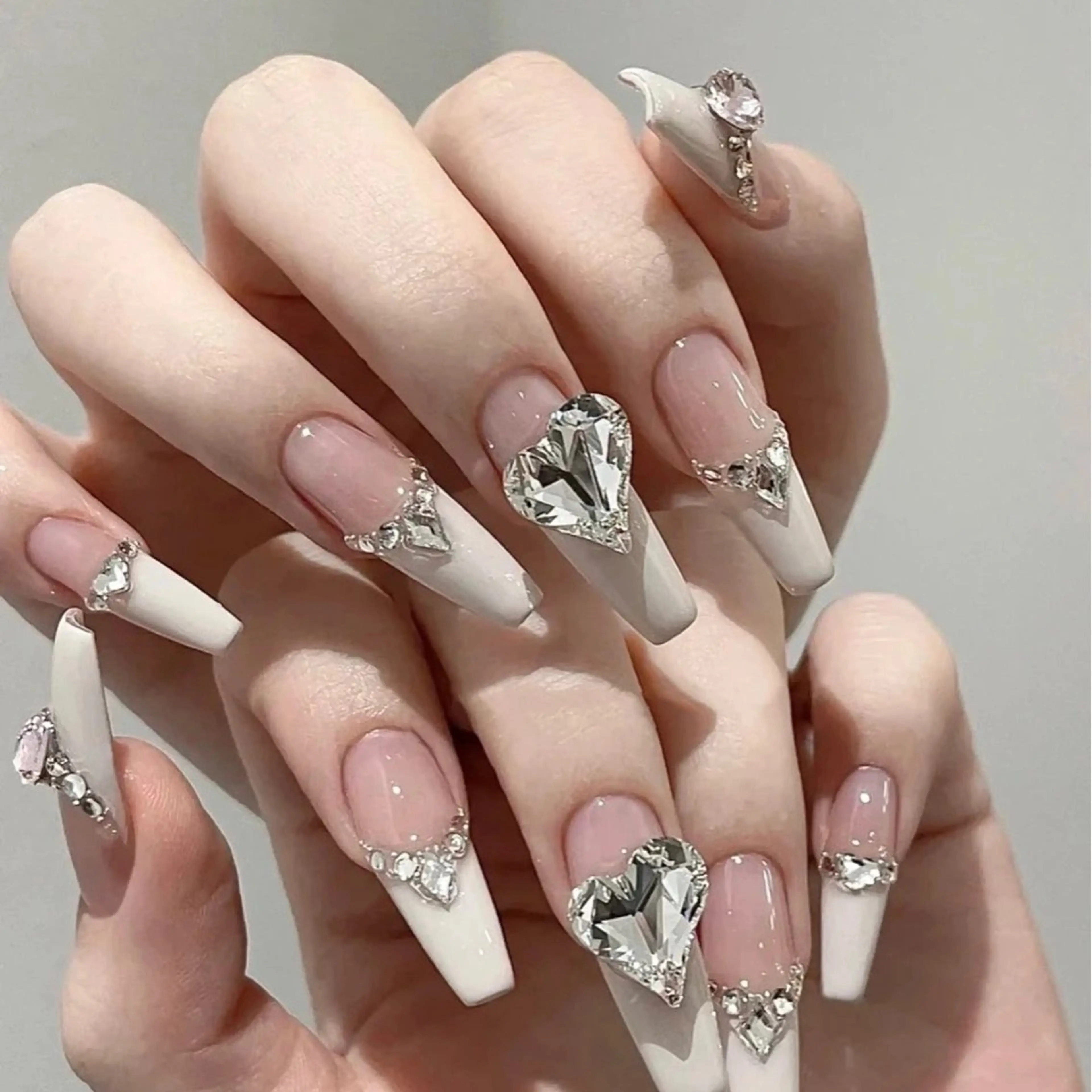 ネイル チークネイル 長さ出し ジェルネイル マグネットネイル 持ち込み ハンドネイル ハンドケア ラッキーネイルサロン 西川口東口店のネイルデザイン