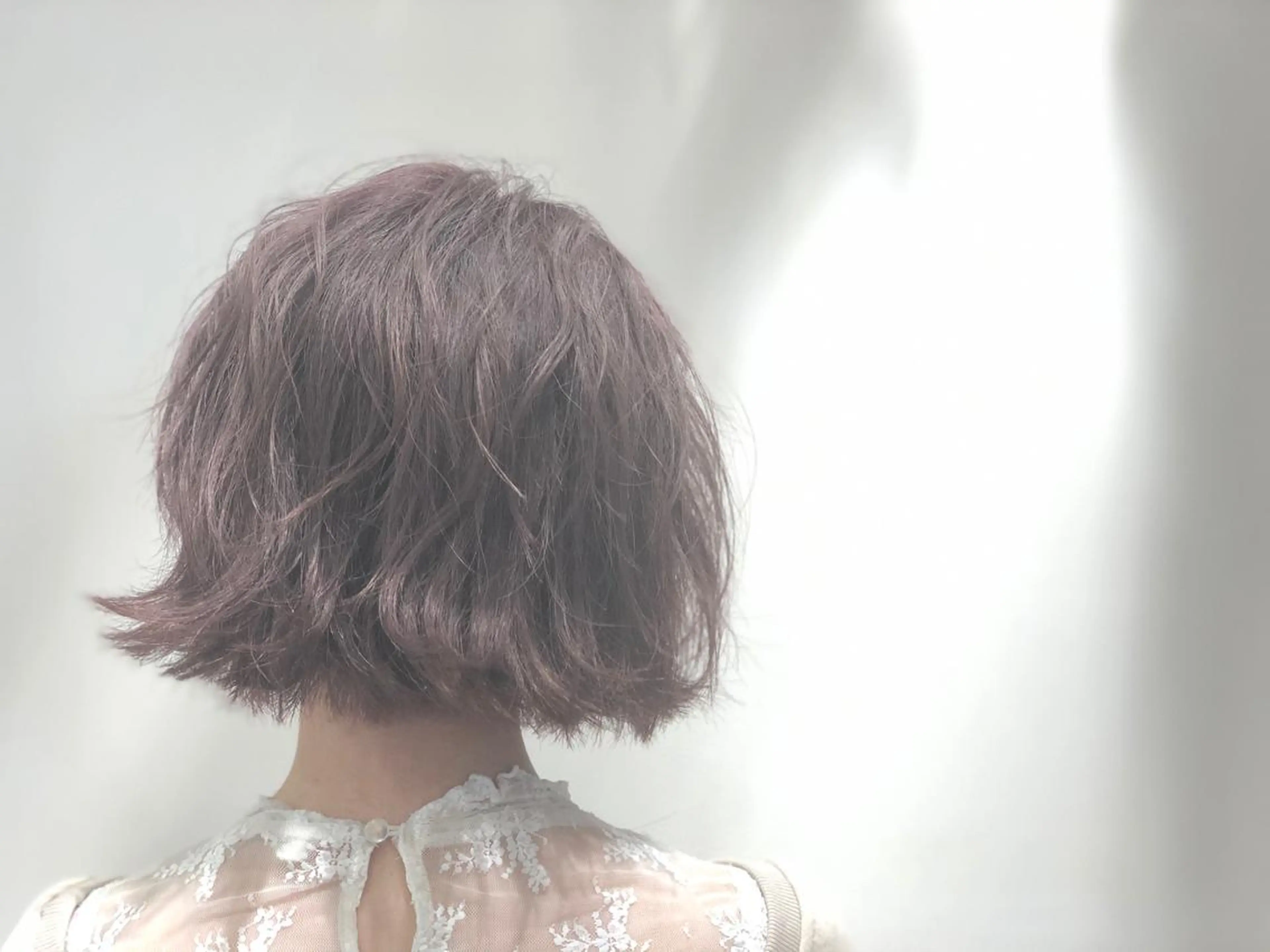 ショート カラー グレージュ ピンクカラー ブリーチ/美髪矯正 垢抜けヘア/そらのヘアスタイル