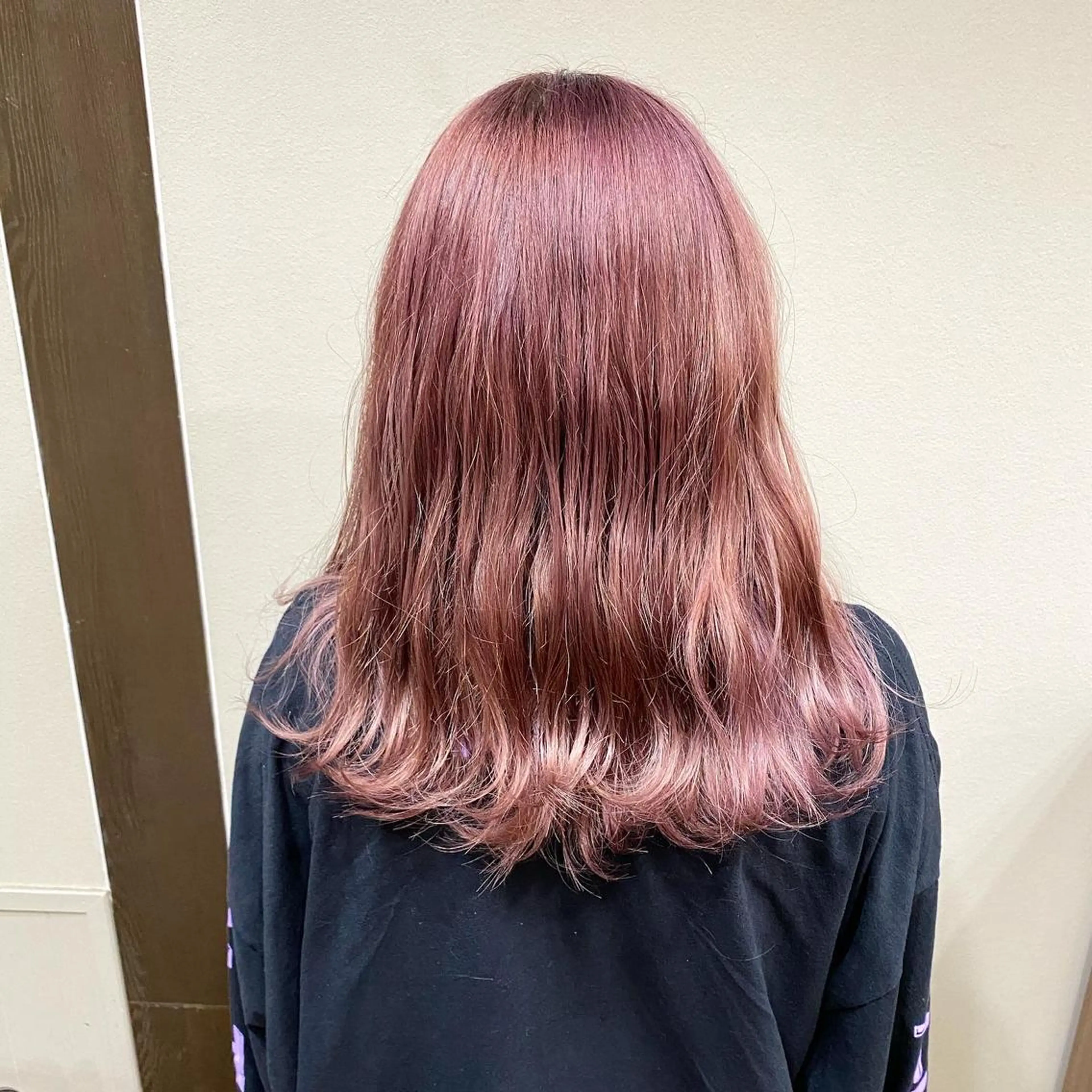セミロング カラー ピンクカラー シェアサロン　シエナ所属・東條 克義のヘアスタイル