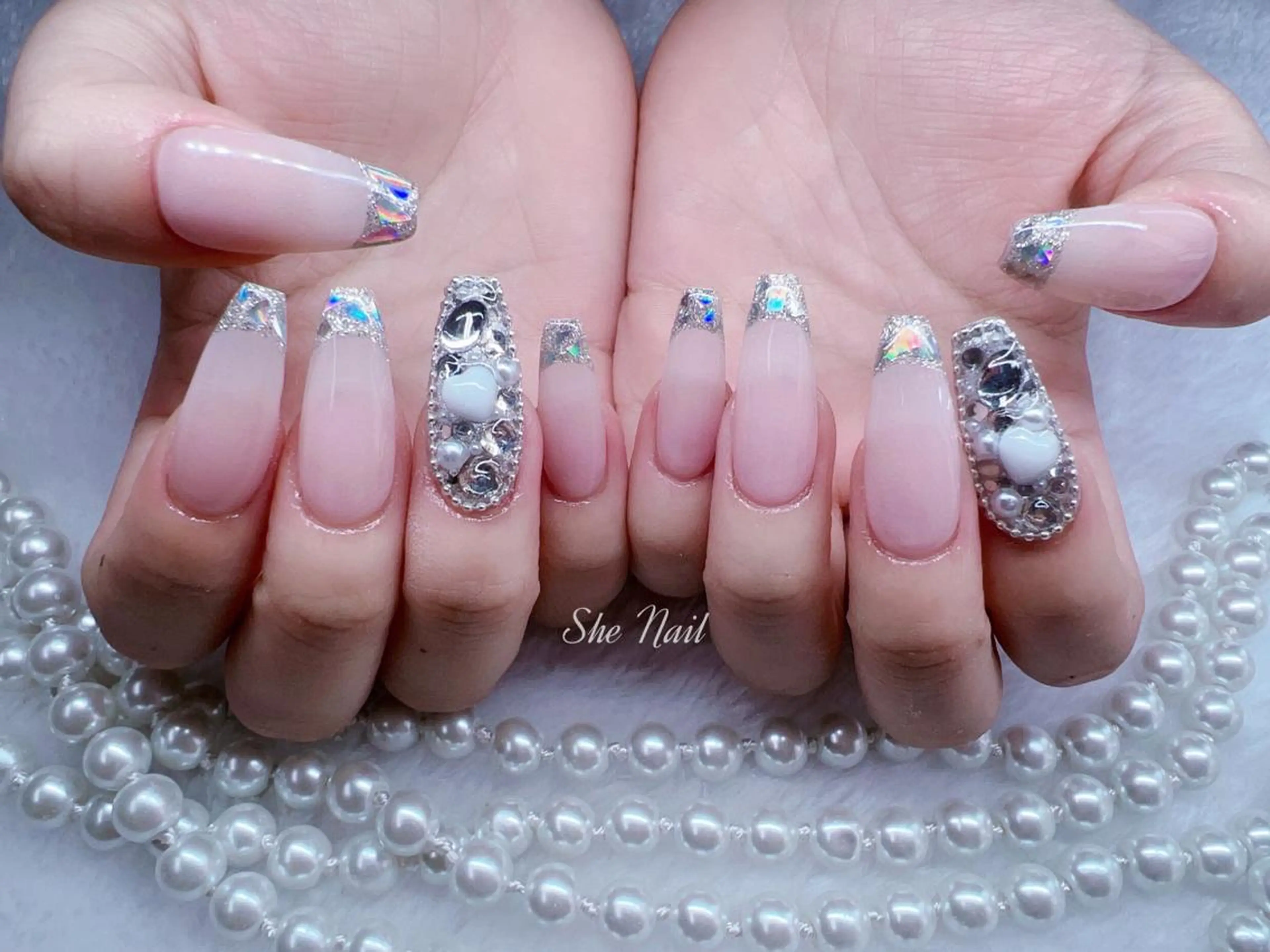 ネイル チークネイル フレンチネイル ガラスフレンチ キラキラネイル 韓国ネイル ハンドネイル She Nail所属・ISA_ BELLAのネイルデザイン