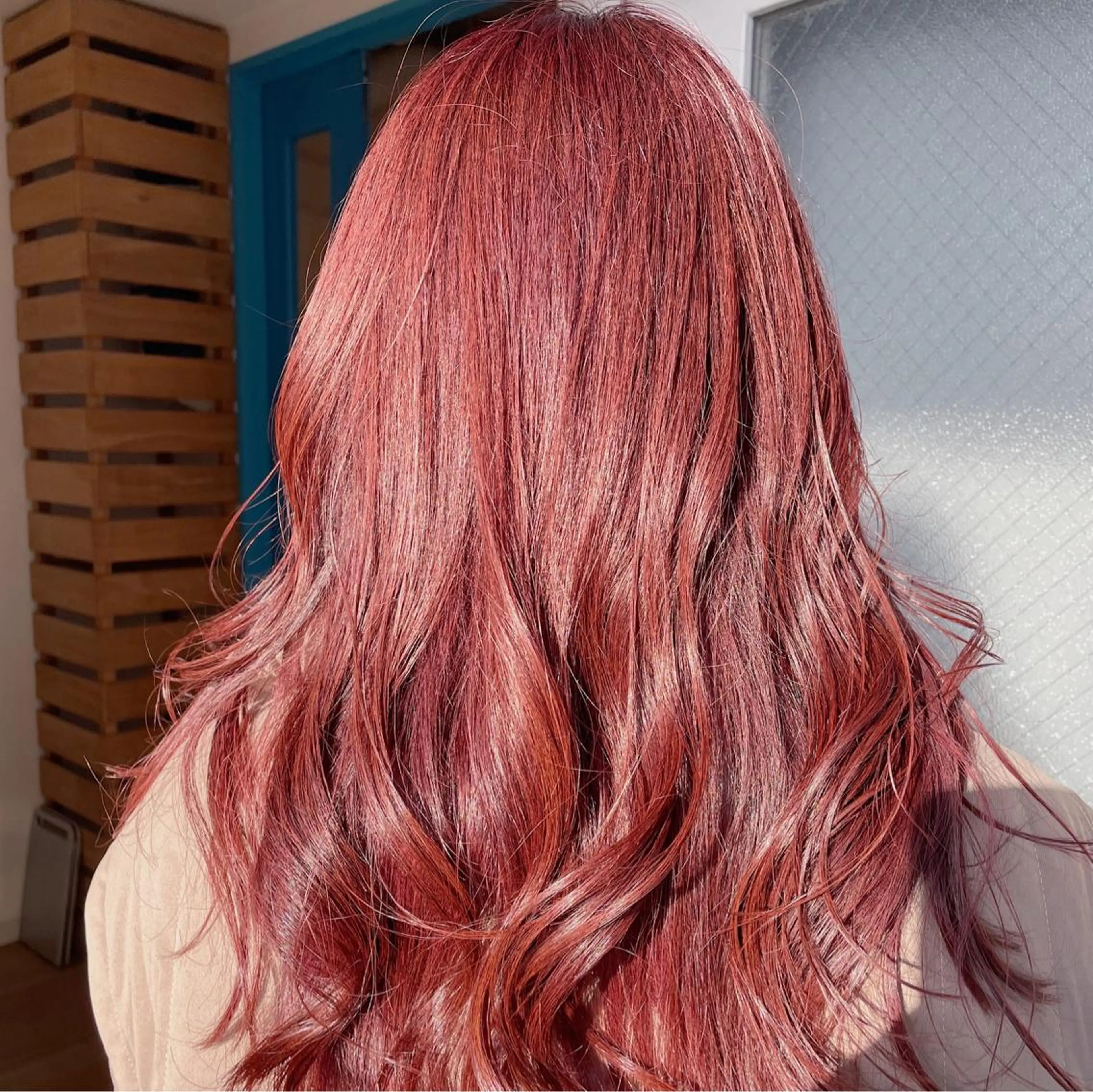 セミロング カラー ヘアアレンジ ブリーチ ブリーチなしカラー ピンクカラー レッドカラー カット ヘアカラー トリートメント なつき/艶ピンク/ girly hairのヘアスタイル