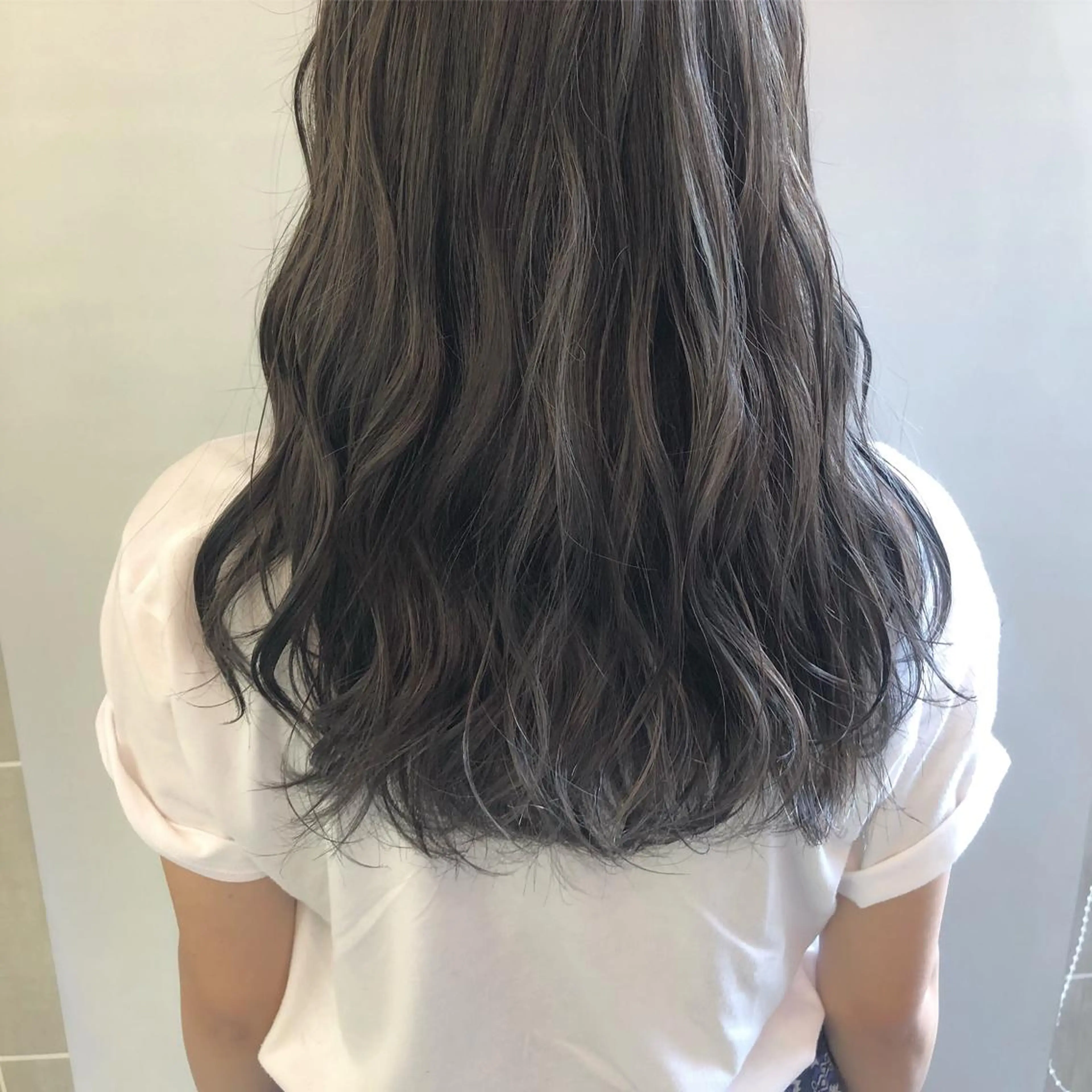 ロング カラー グレージュ ハイライトカラー ハイライト カット ヘアカラー 齋藤 咲のヘアスタイル