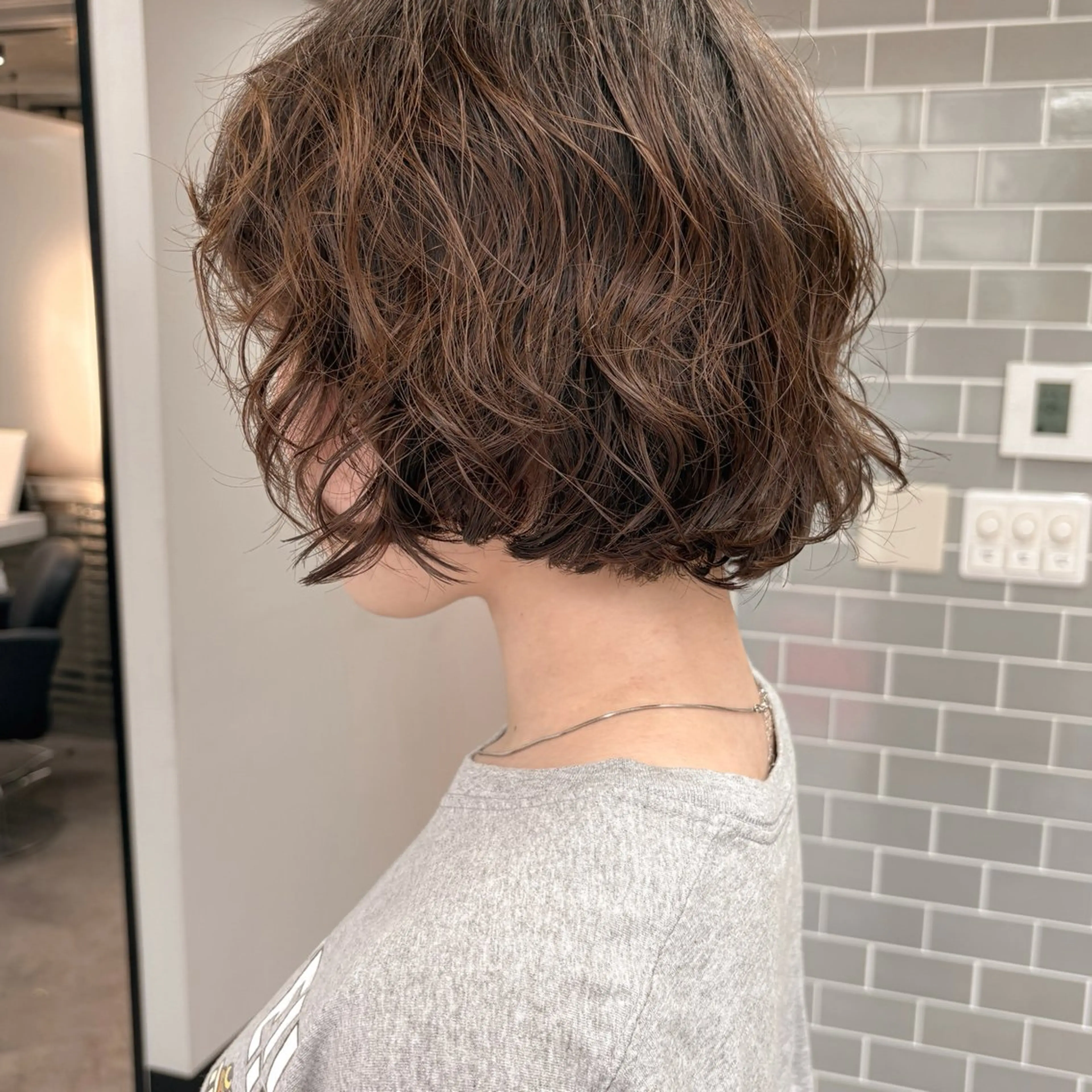 ショート カラー パーマ グレージュ FBeauty 青山店所属・透明感カラー& 外国人風パーマのヘアスタイル