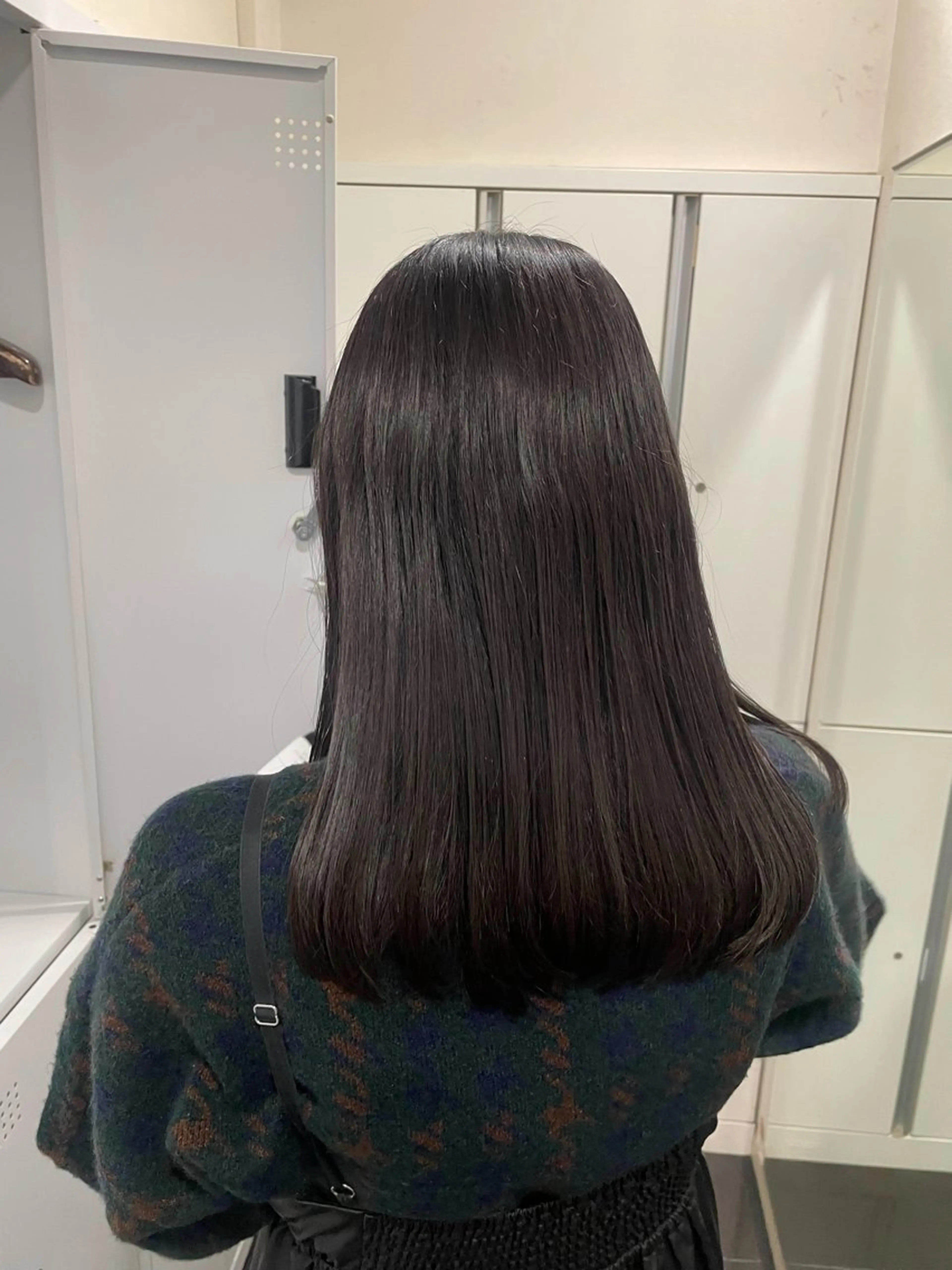 ミディアム レイヤーカット カット ハイトーン/パーソナ ルカラー診断ユキノのヘアスタイル